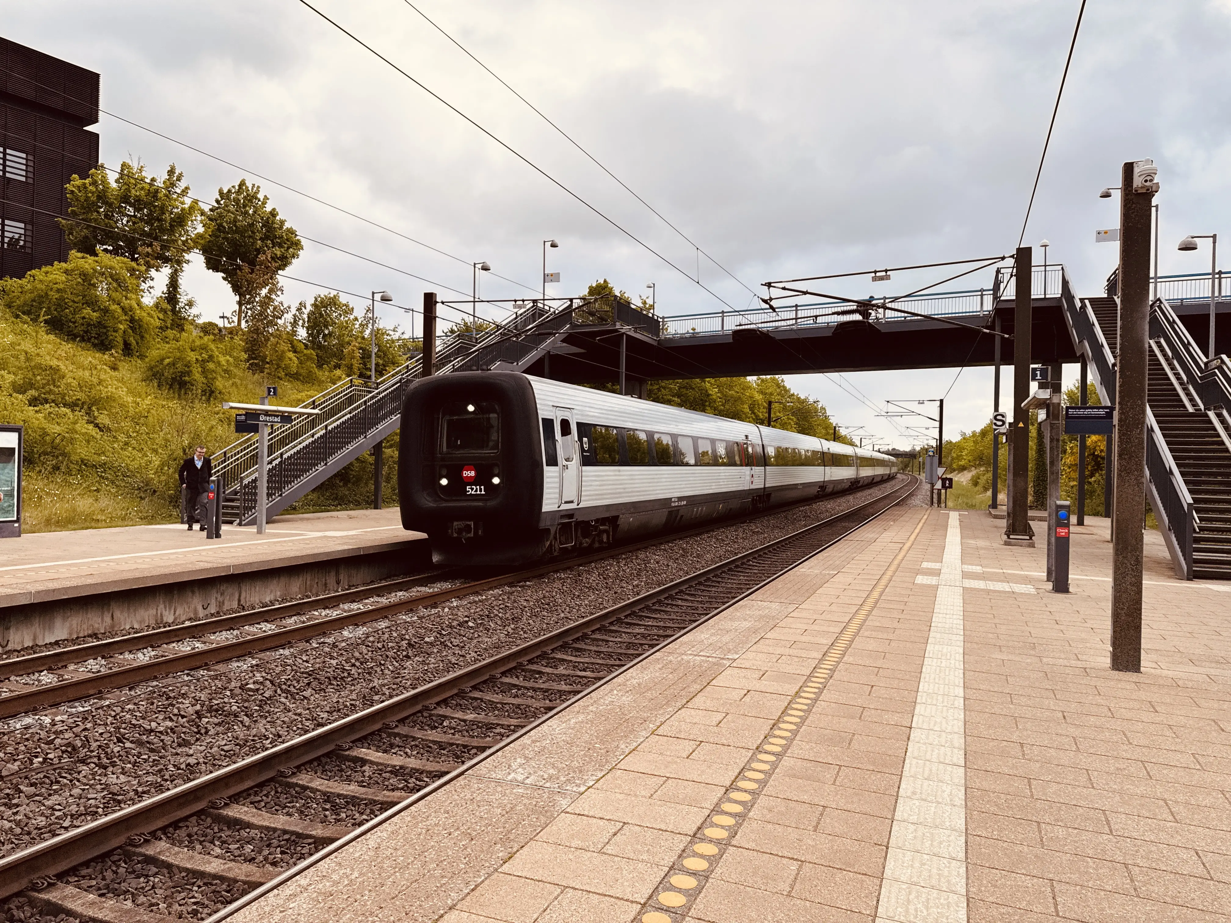 Billede af DSB MF 5011 fotograferet ud for Ørestad Trinbræt.
