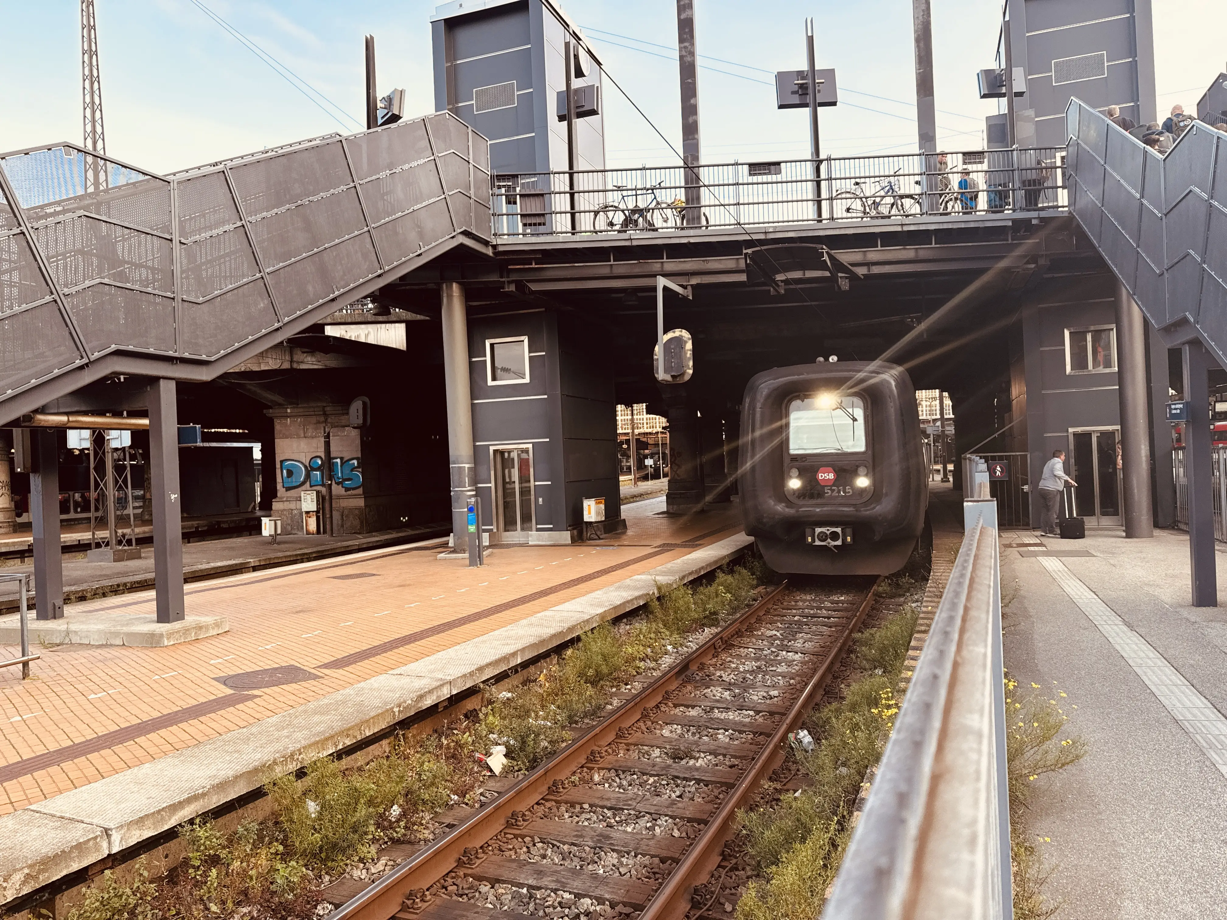 Billede af DSB MF 5015 fotograferet ud for Dybbølsbro S-togstrinbræt.