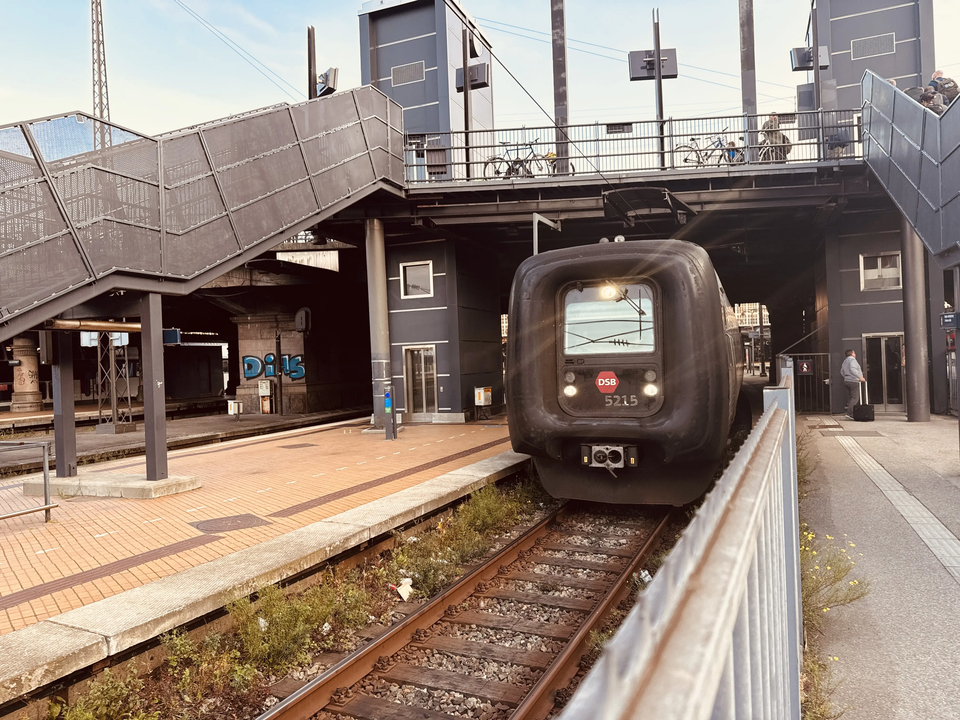 Billede af DSB MF 5015 fotograferet ud for Dybbølsbro S-togstrinbræt.