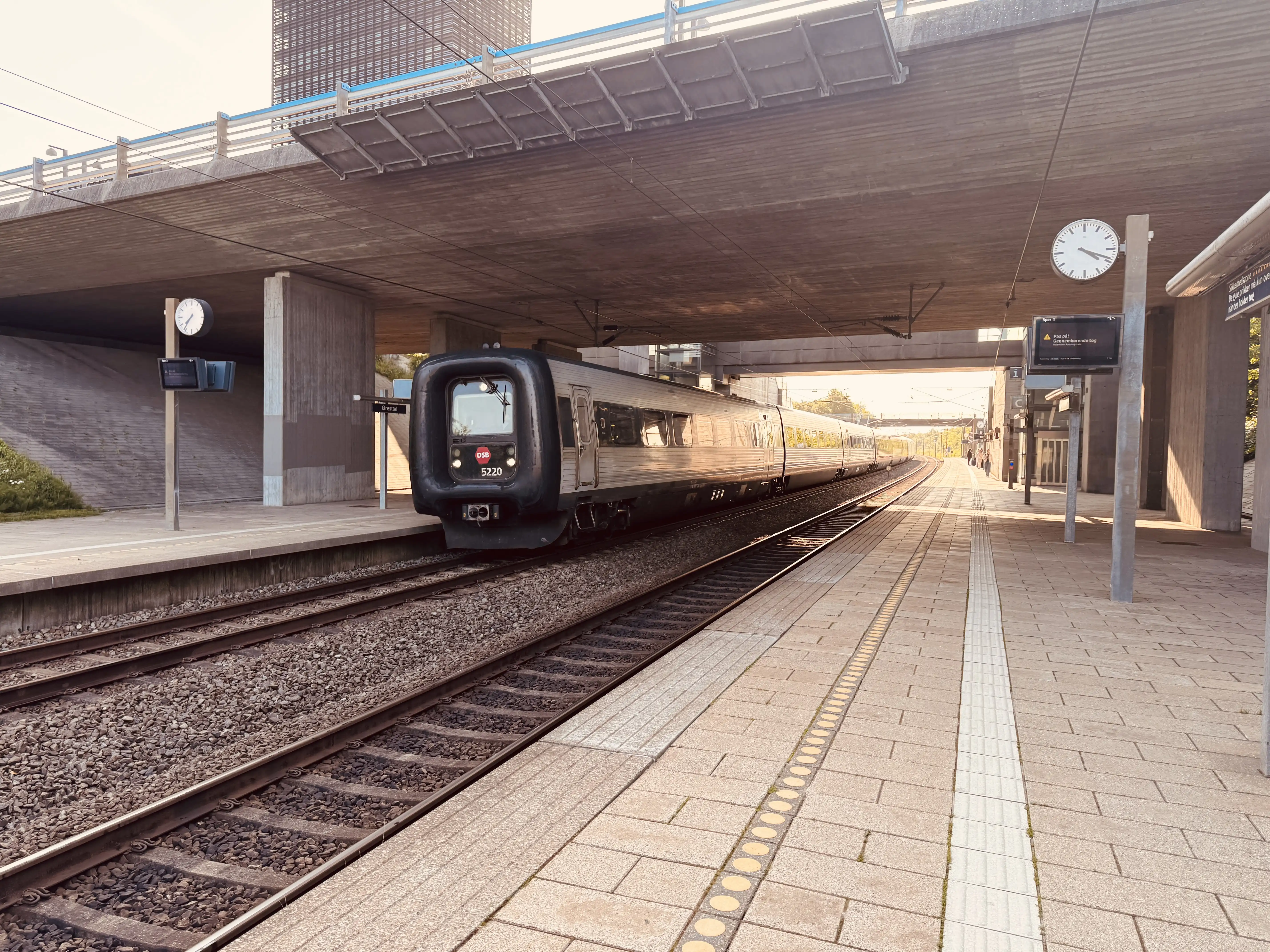 Billede af DSB MF 5020 fotograferet ud for Ørestad Trinbræt.