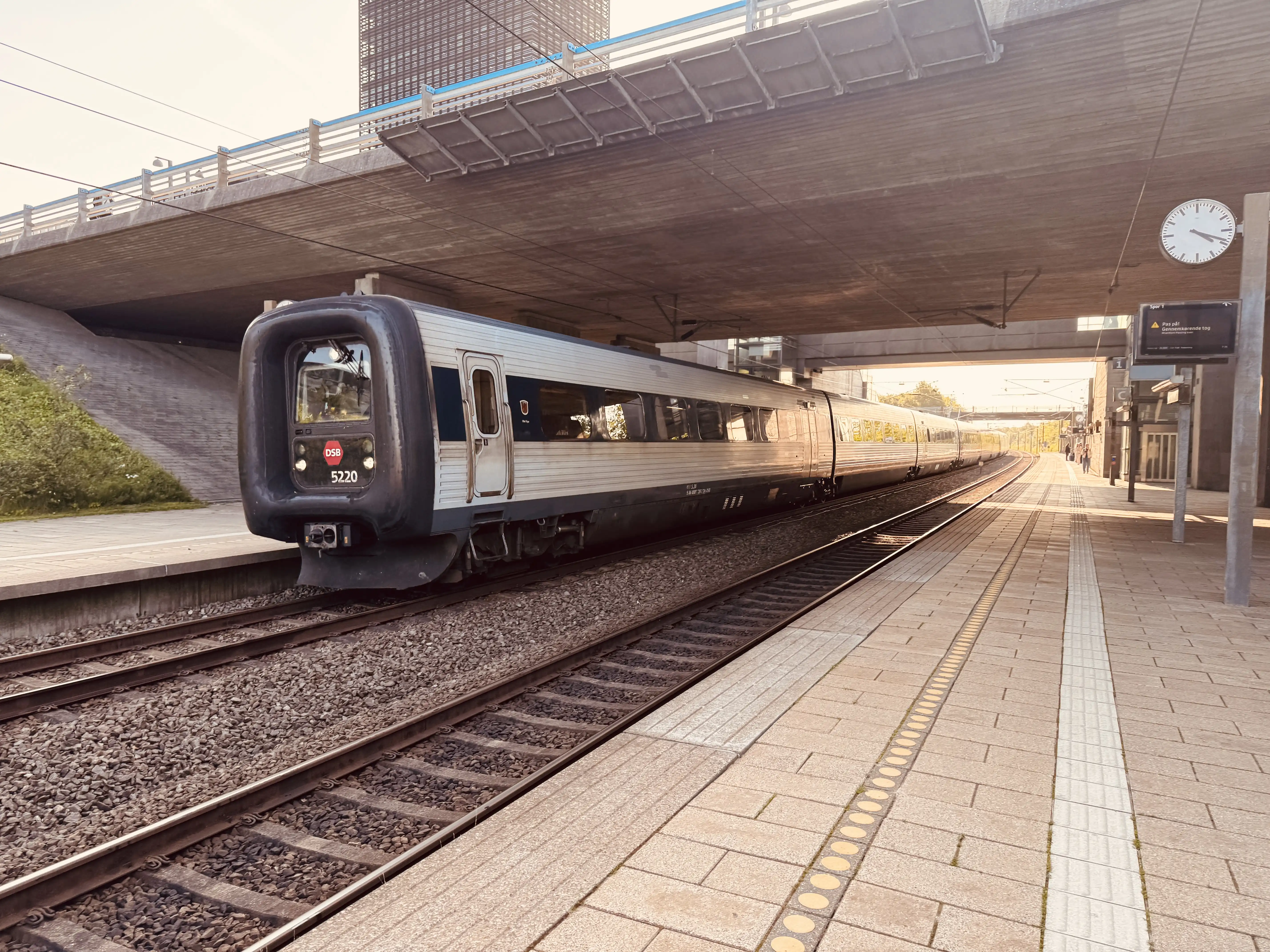 Billede af DSB MF 5020 fotograferet ud for Ørestad Trinbræt.