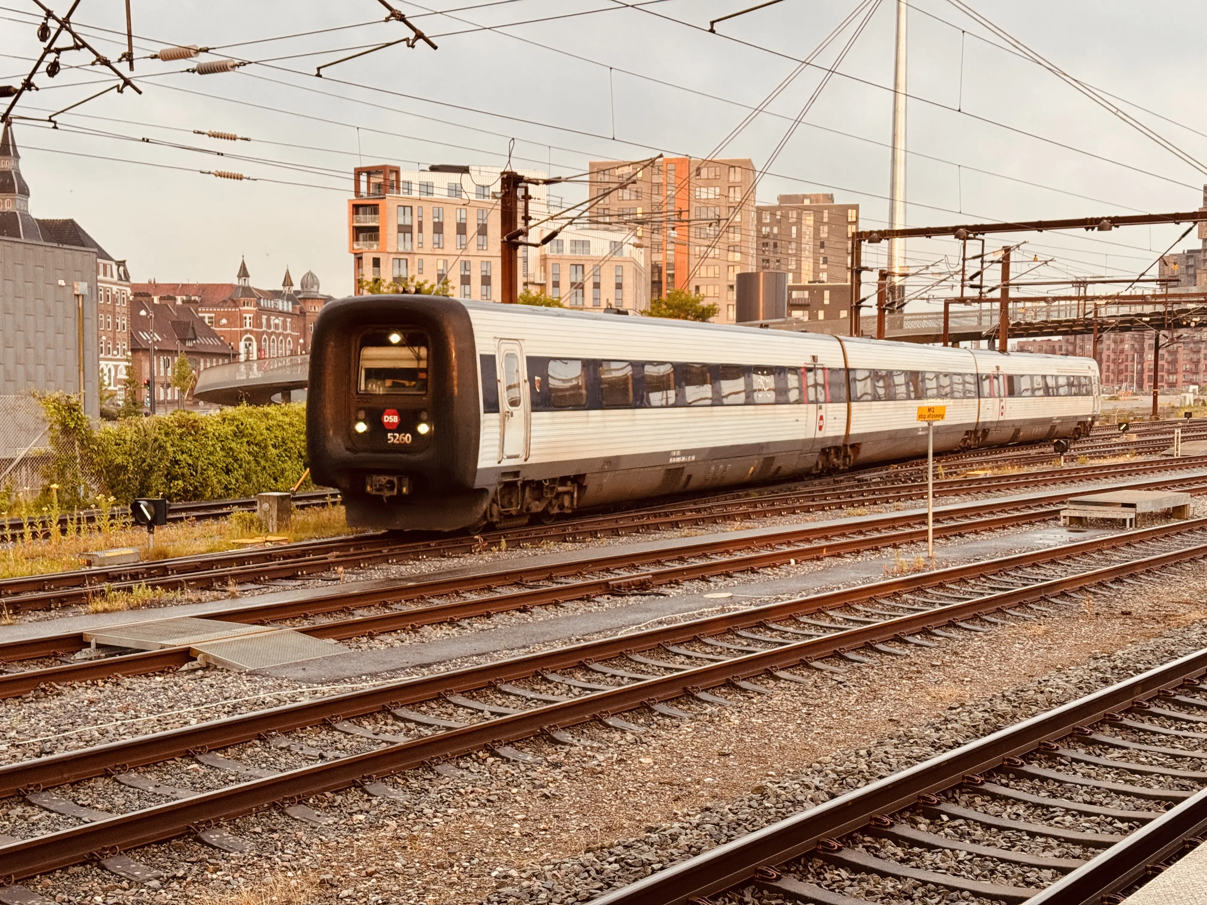 Billede af DSB MF 5060 fotograferet ud for Odense Banegård Center.