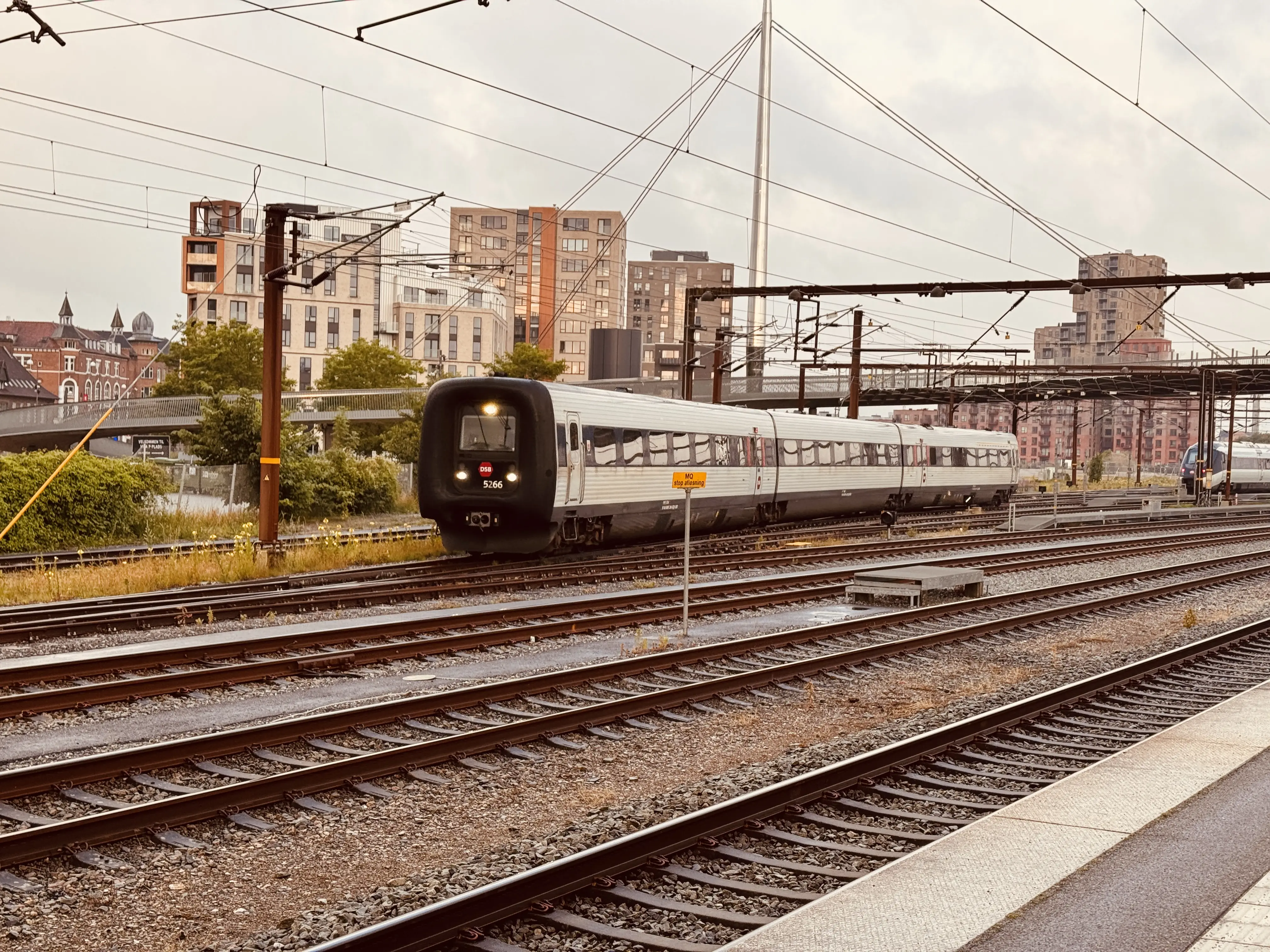 Billede af DSB MF 5066 fotograferet ud for Odense Banegård Center.