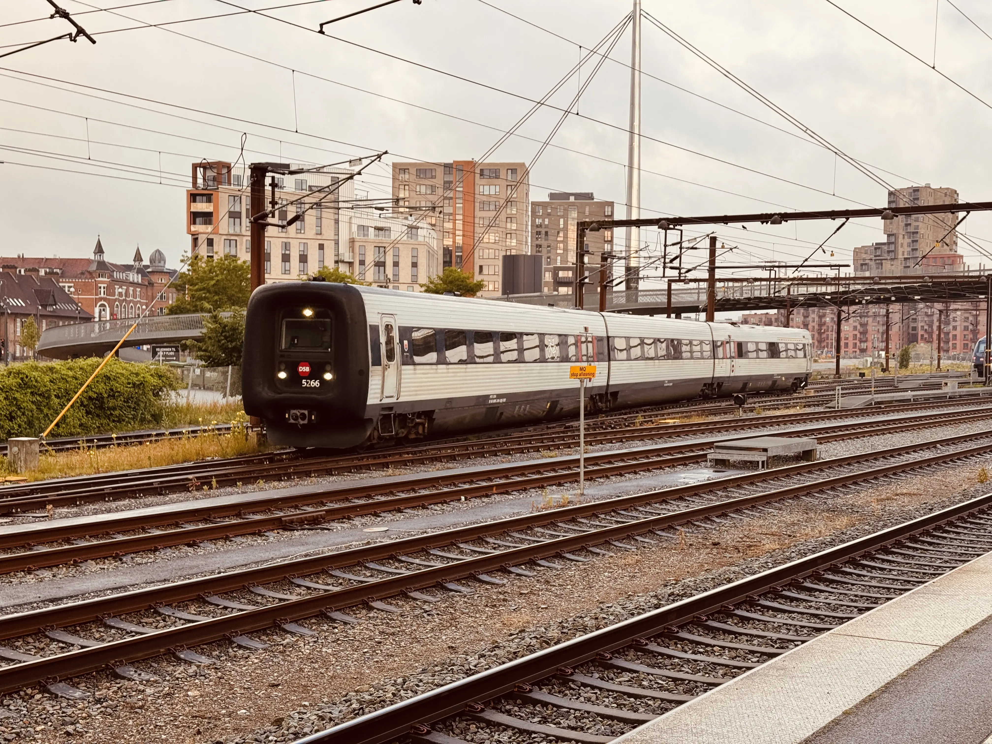 Billede af DSB MF 5066 fotograferet ud for Odense Banegård Center.