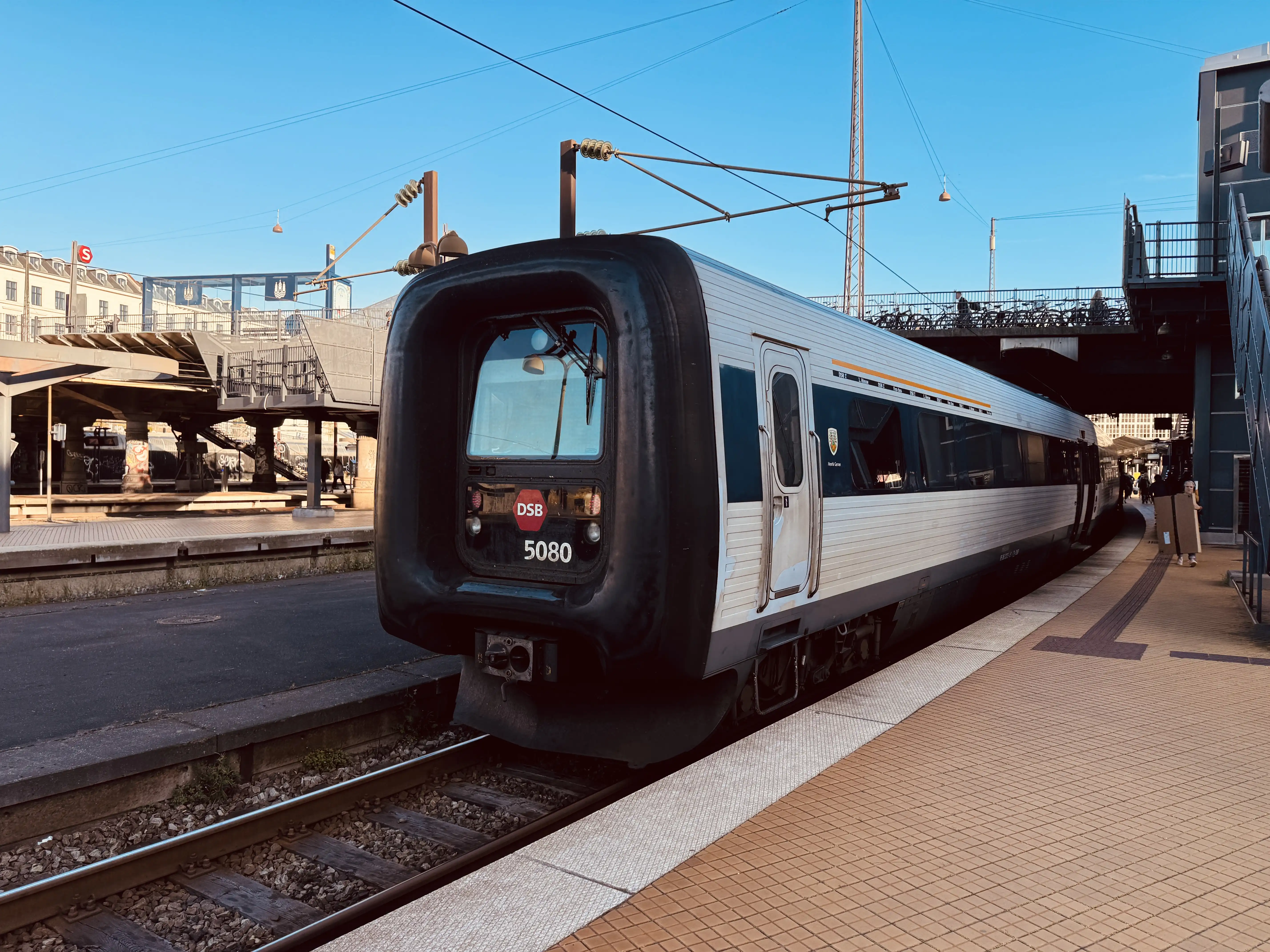 Billede af DSB MF 5080 fotograferet ud for Dybbølsbro S-togstrinbræt.