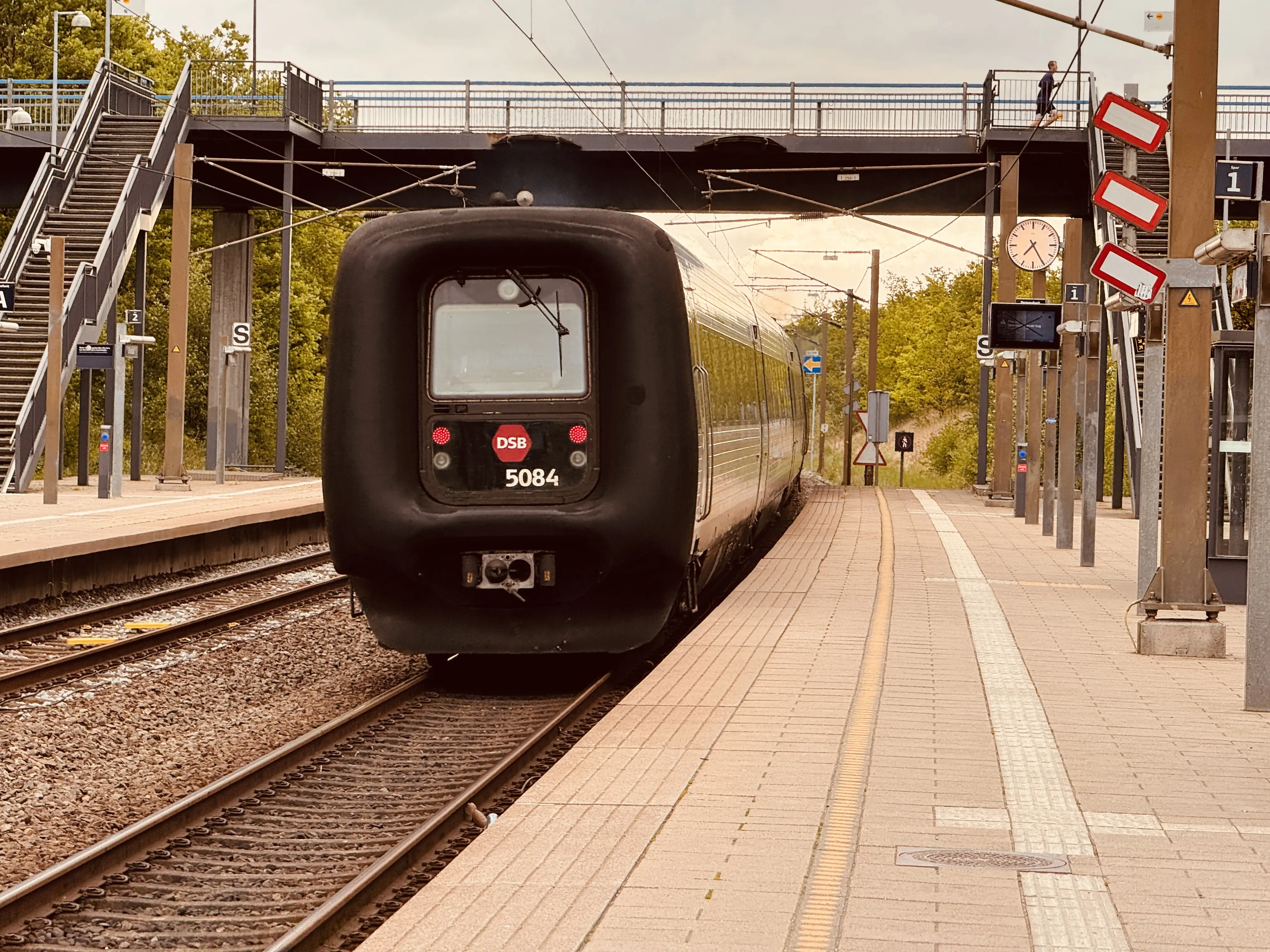 Billede af DSB MF 5084 fotograferet ud for Ørestad Trinbræt.