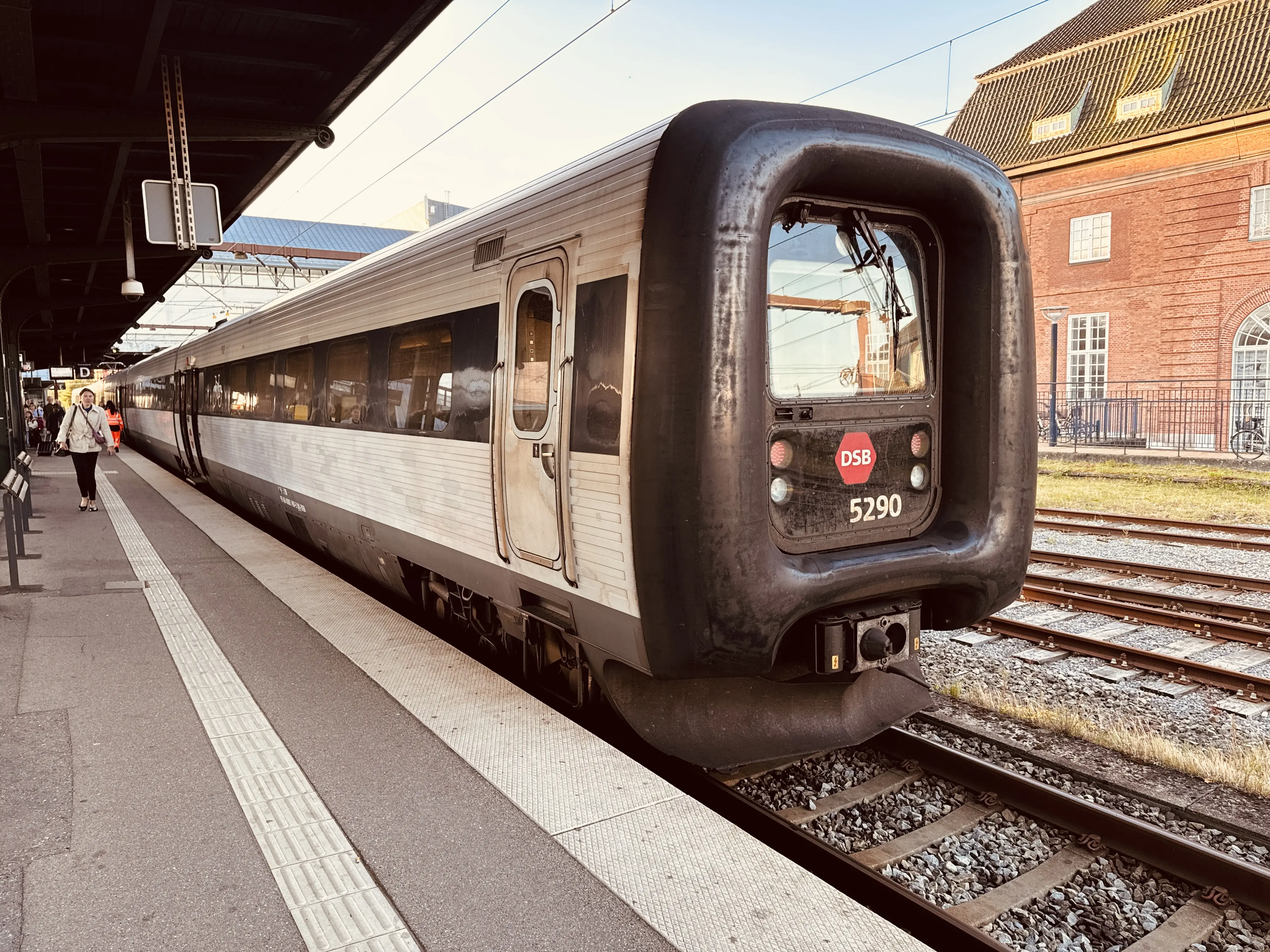 Billede af DSB MF 5090 fotograferet ud for Odense Banegård Center.