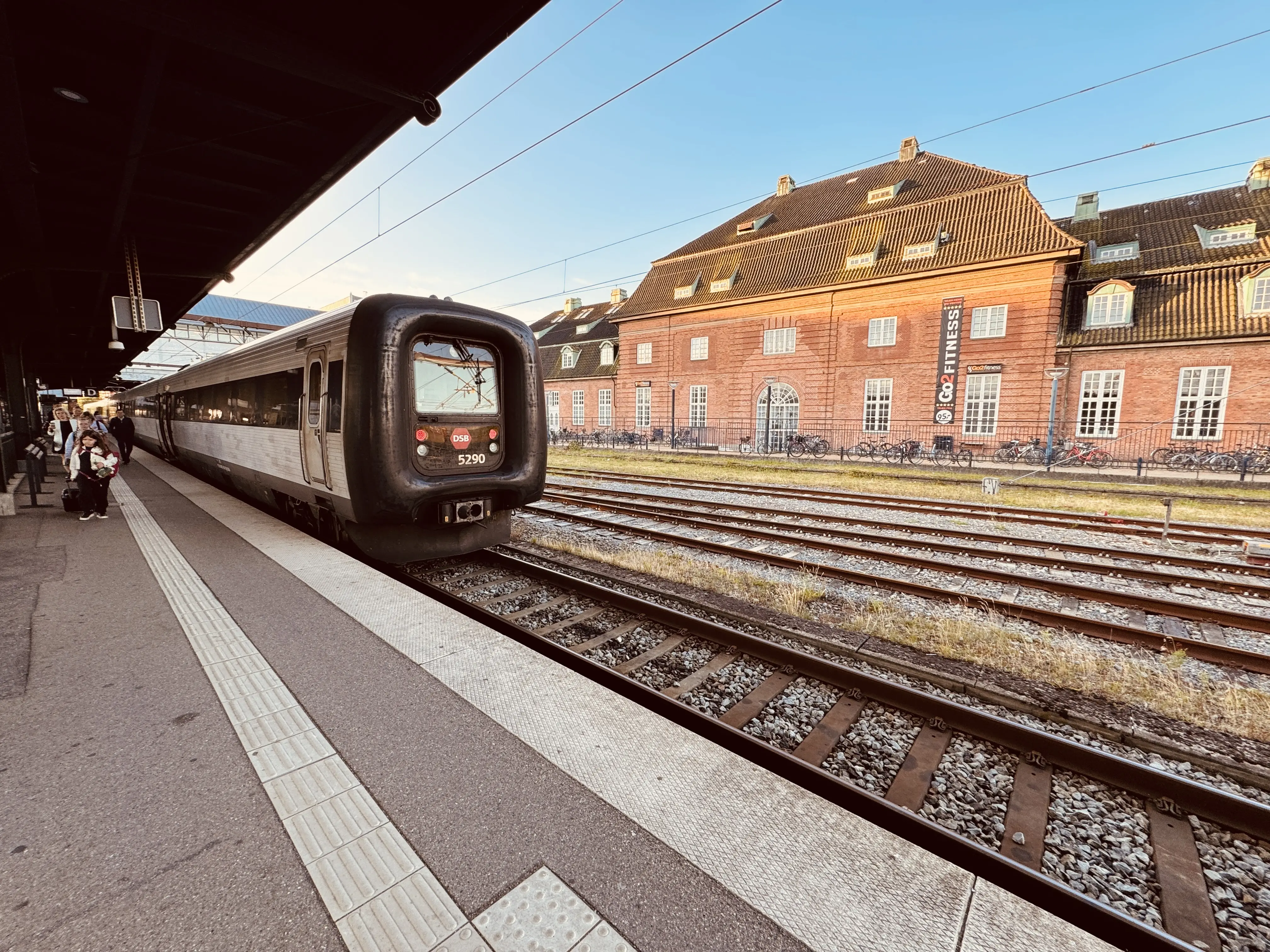 Billede af DSB MF 5090 fotograferet ud for Odense Banegård Center.