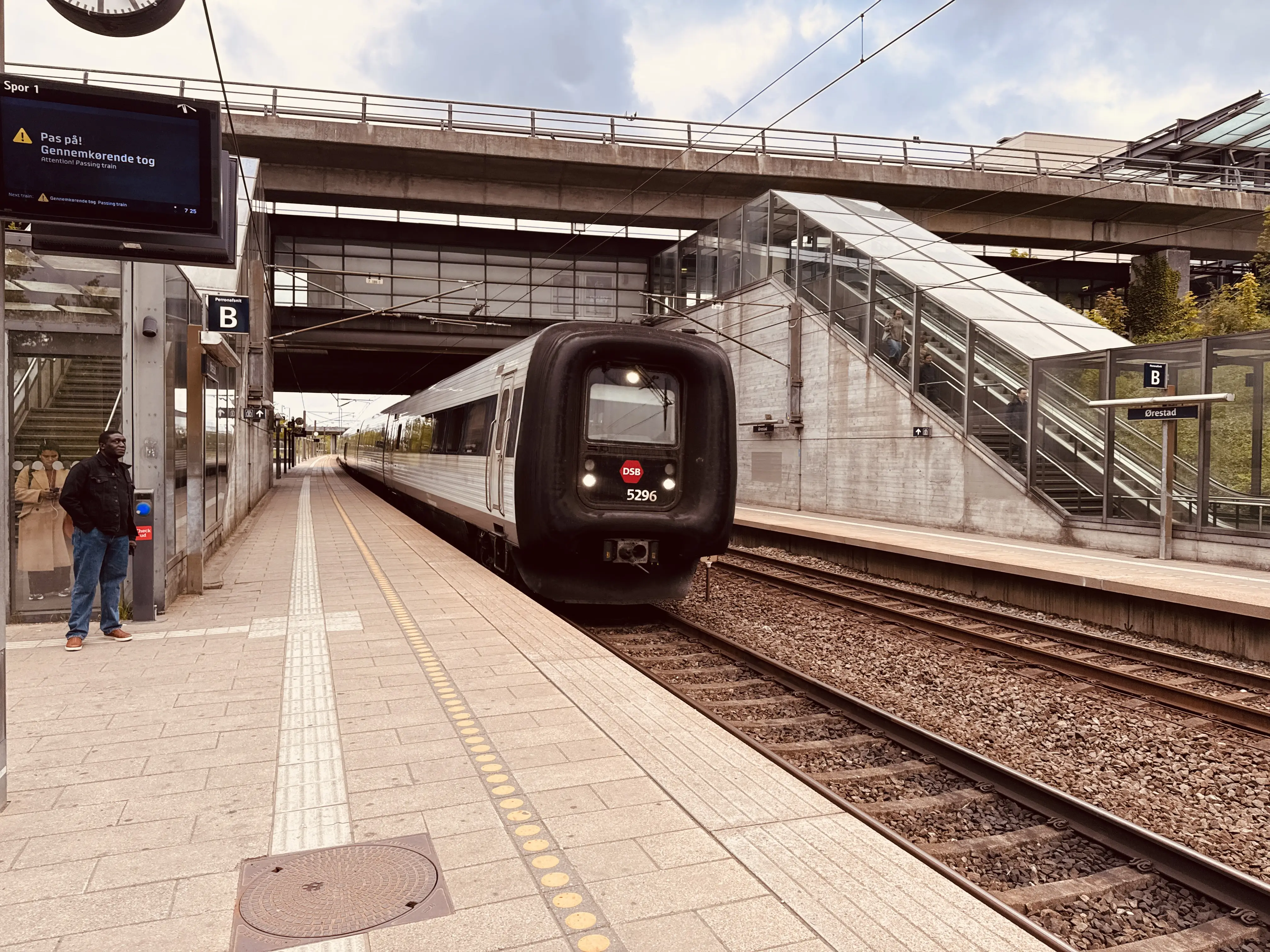 Billede af DSB MF 5096 fotograferet ud for Ørestad Trinbræt.