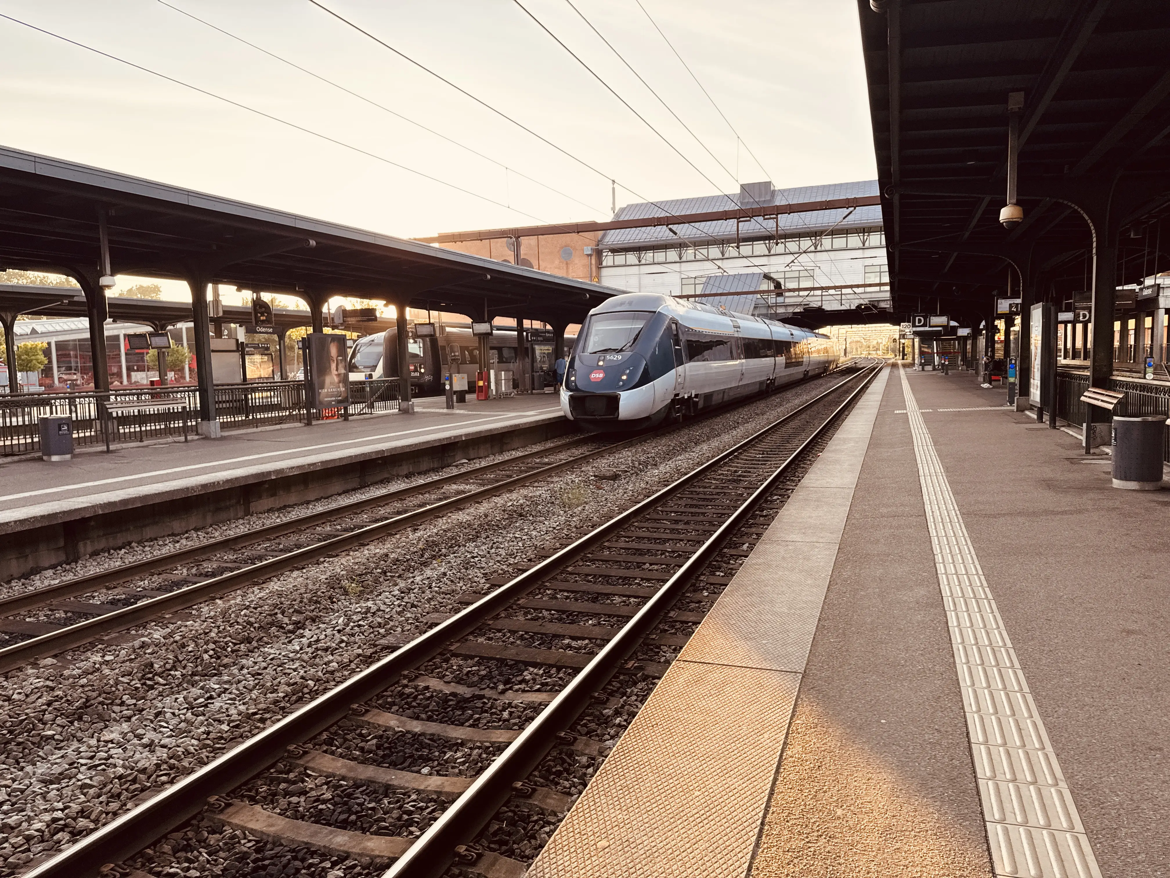 Billede af DSB MG 5629 fotograferet ud for Odense Banegård Center.