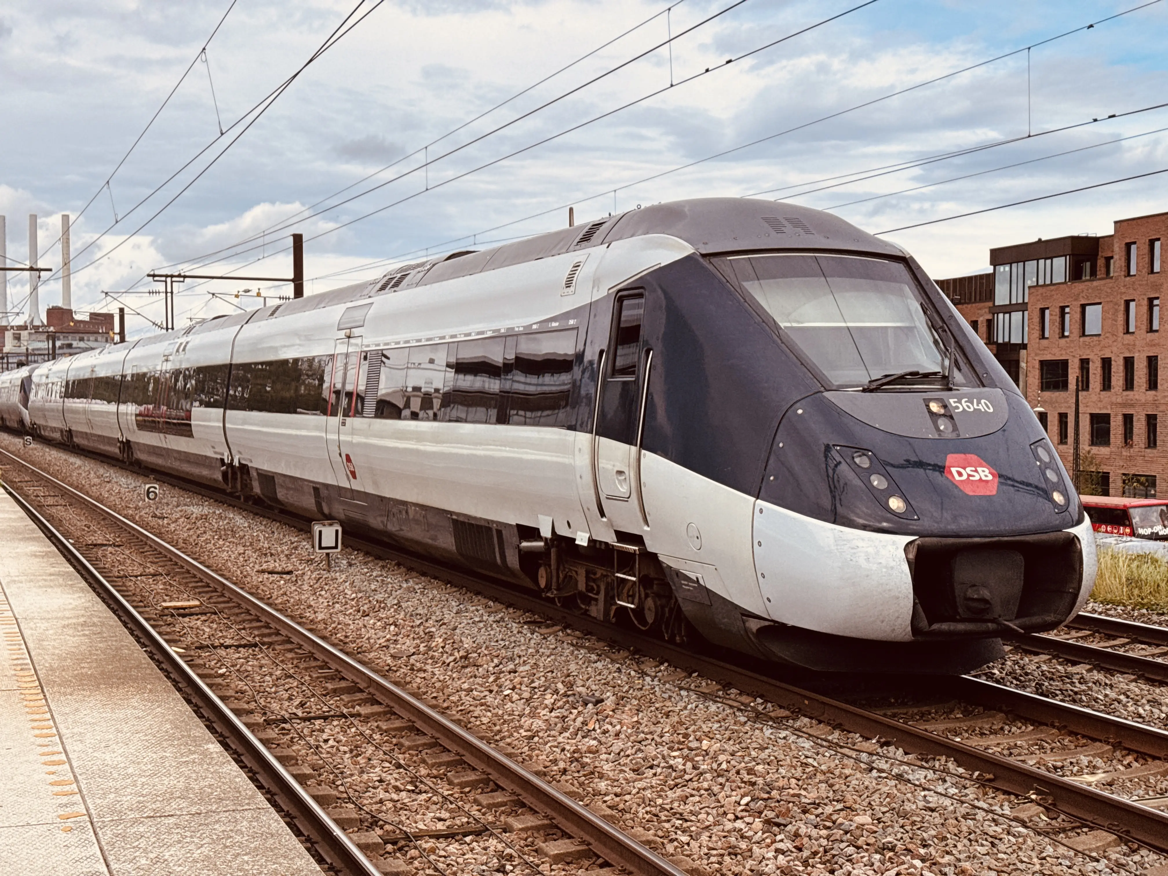 Billede af DSB MG 5640 fotograferet ud for Nordhavn S-togstrinbræt. Billede af DSB MG 5640 fotograferet ud for Nordhavn S-togstrinbræt.