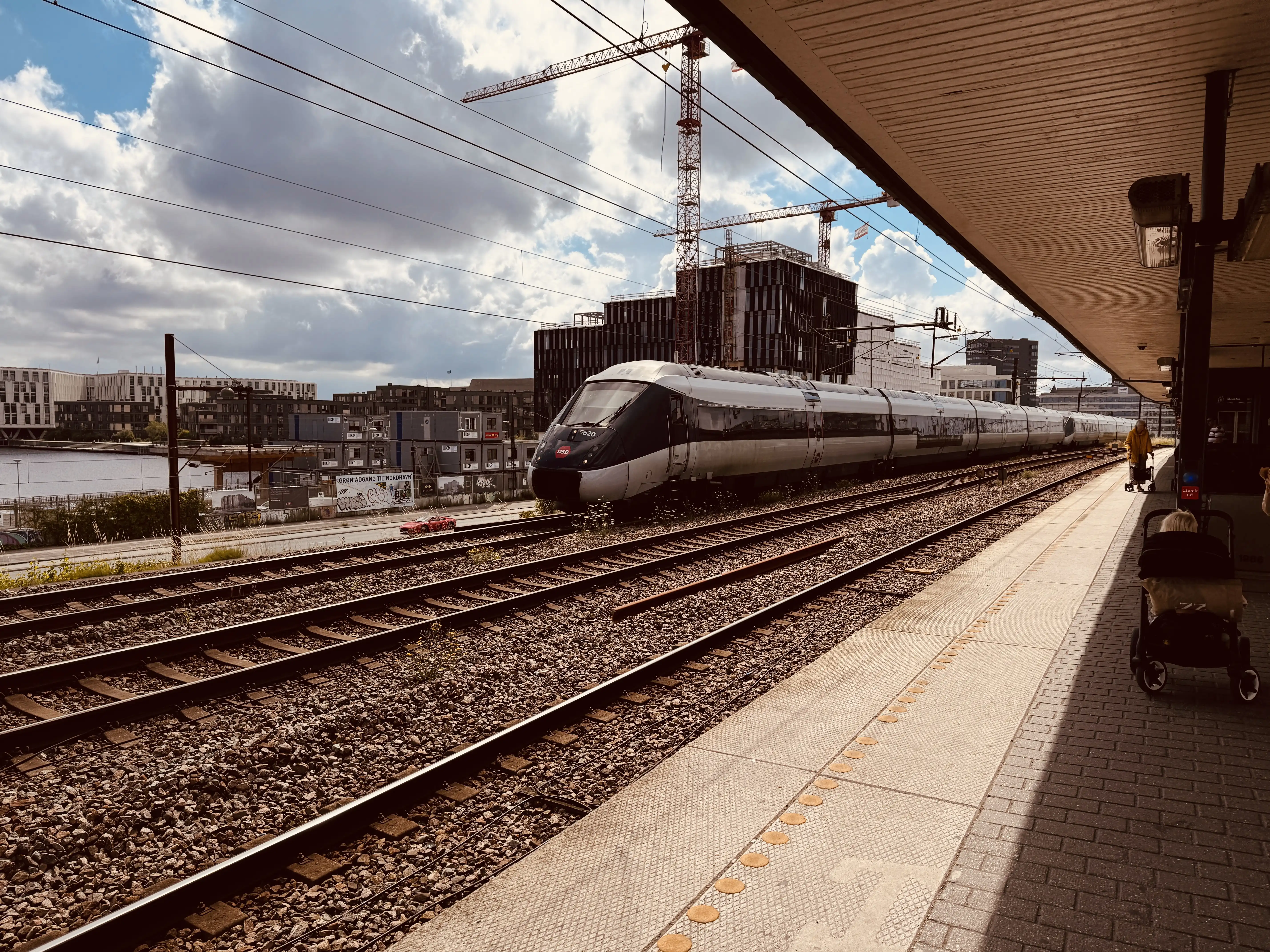 Billede af DSB MG 5620 fotograferet ud for Nordhavn S-togstrinbræt.