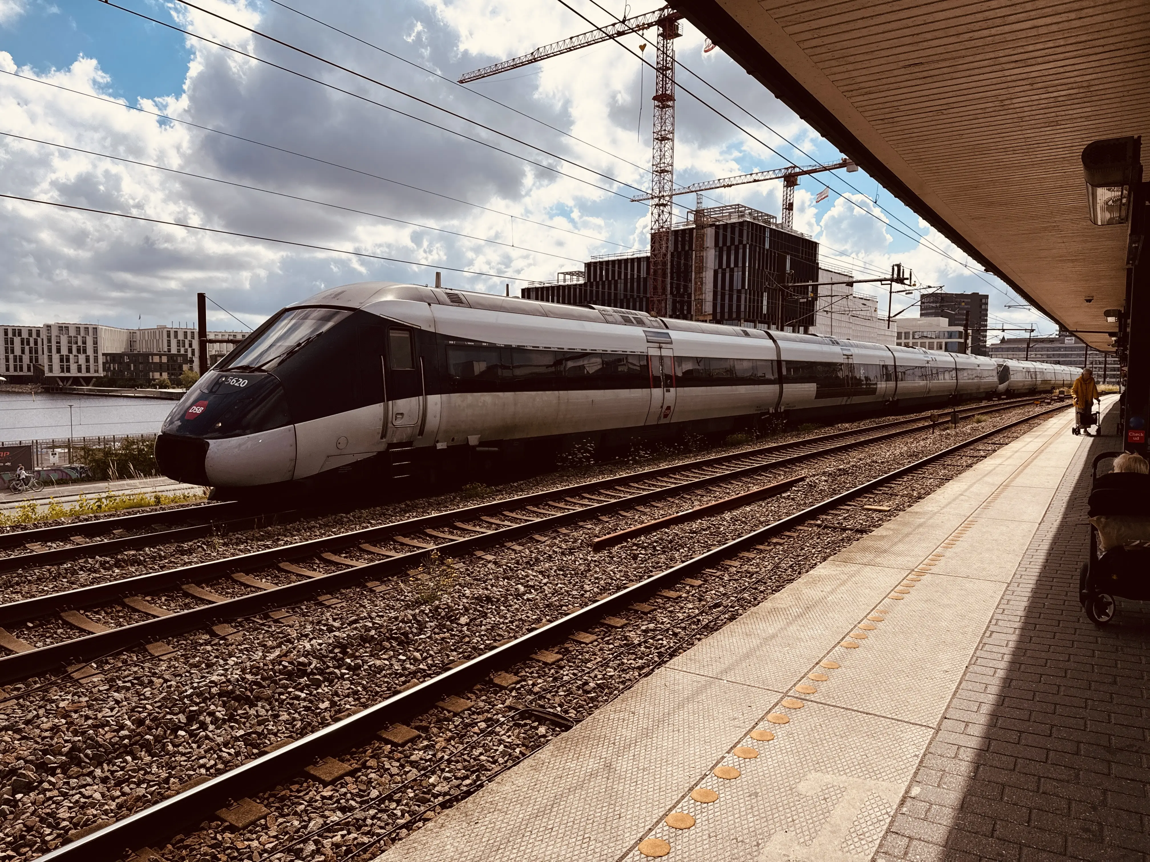 Billede af DSB MG 5620 fotograferet ud for Nordhavn S-togstrinbræt.