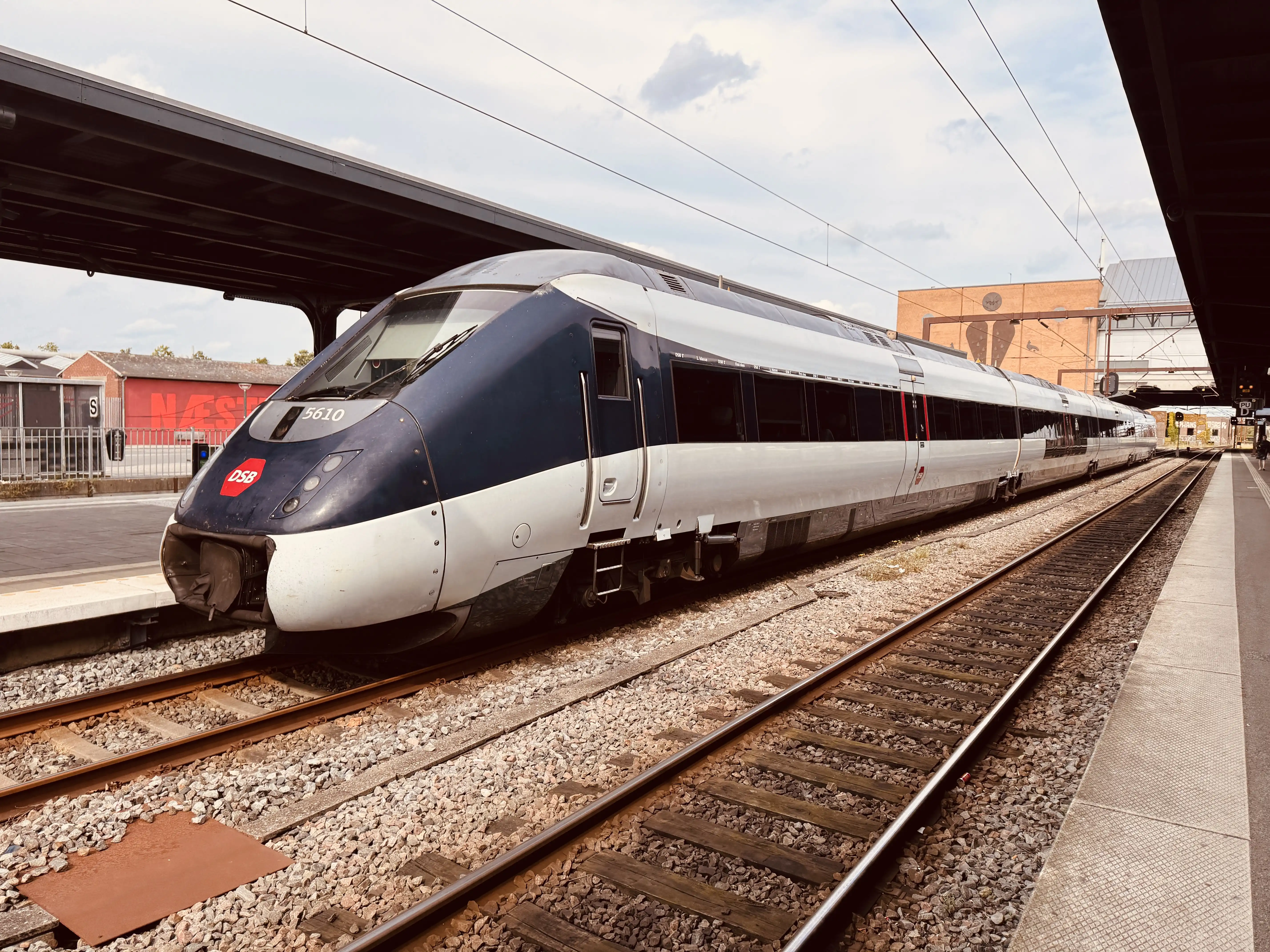 Billede af DSB MG 5610 fotograferet ud for Odense Banegård Center.