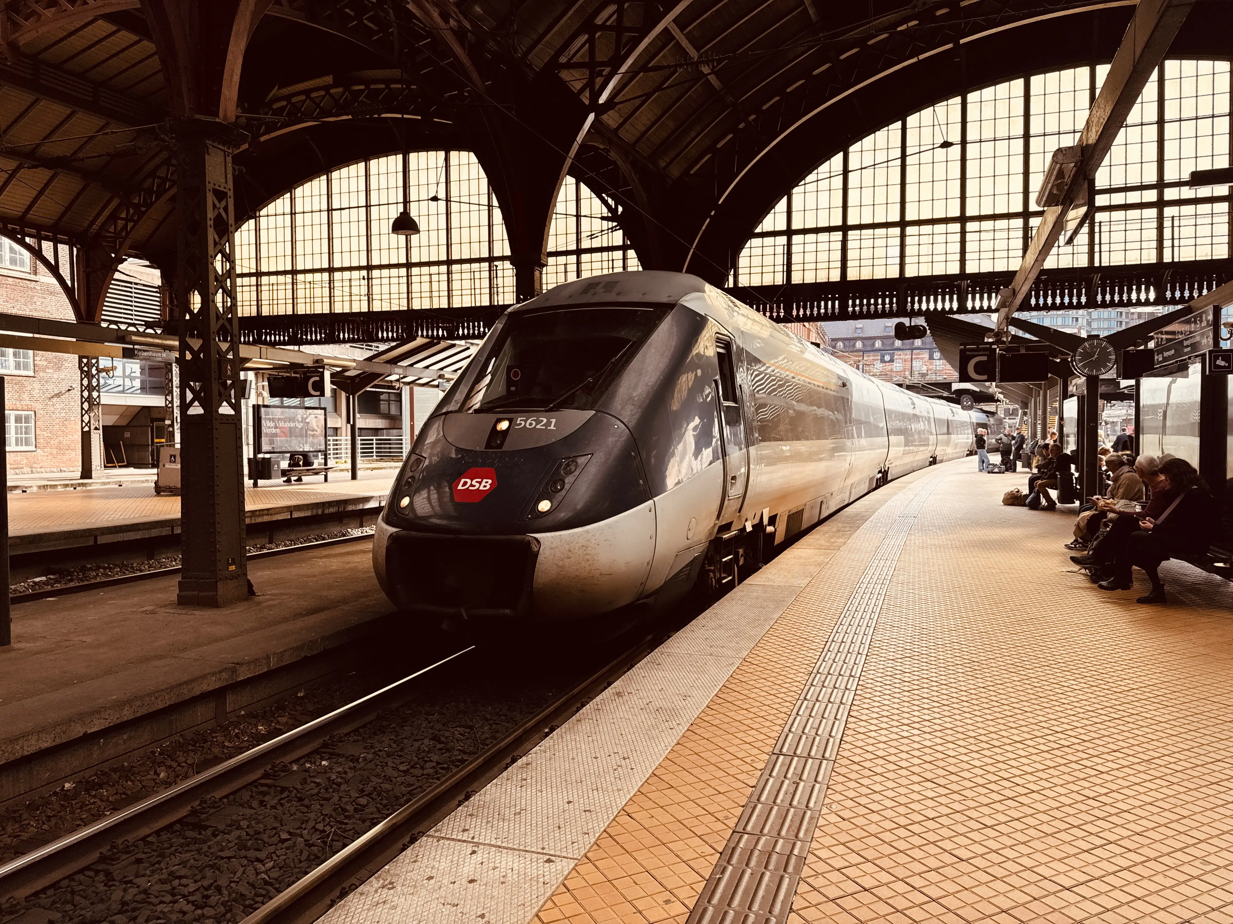 Billede af DSB MG 5621 fotograferet ud for København Hovedbanegård.