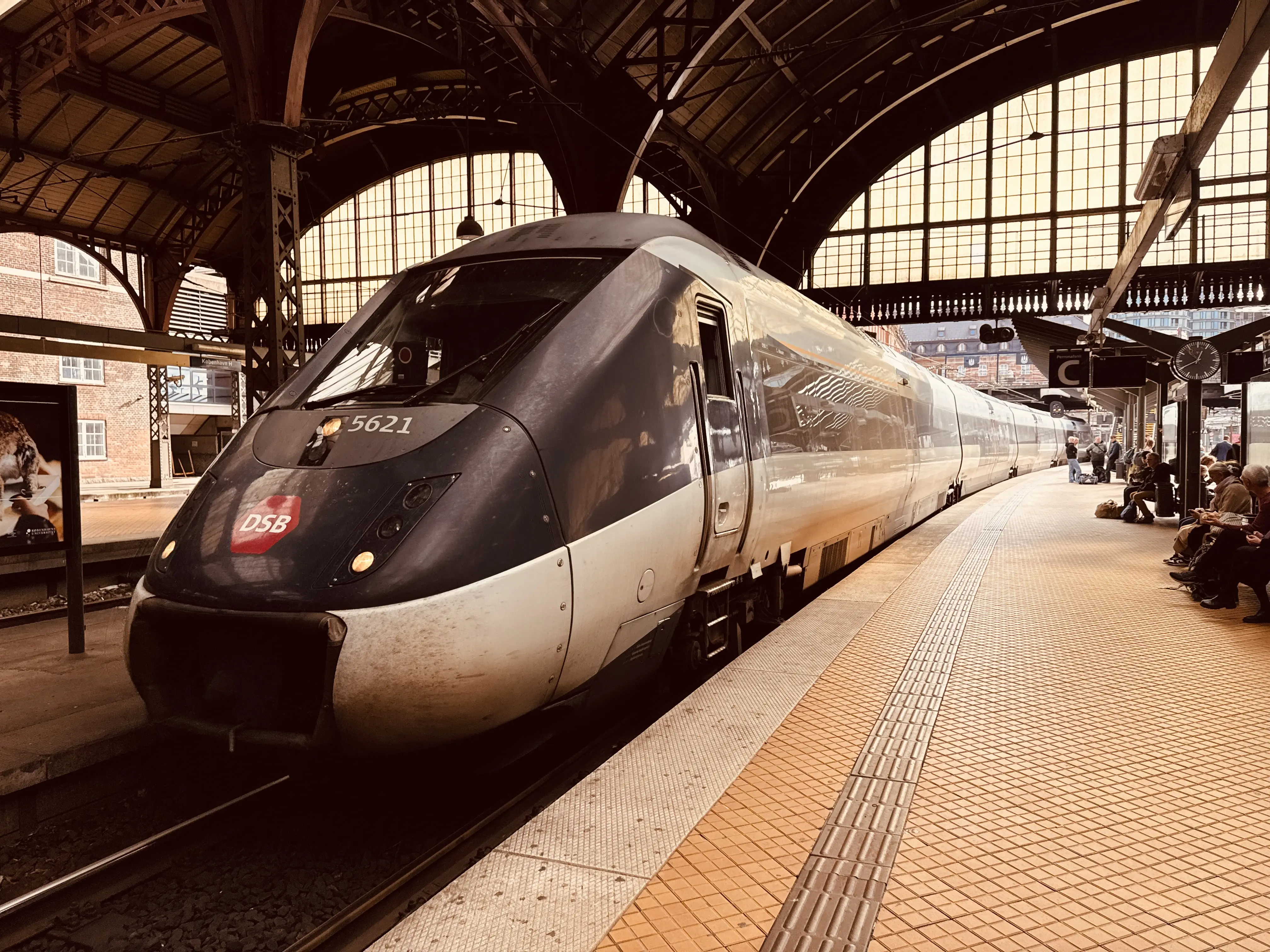 Billede af DSB MG 5621 fotograferet ud for København Hovedbanegård.