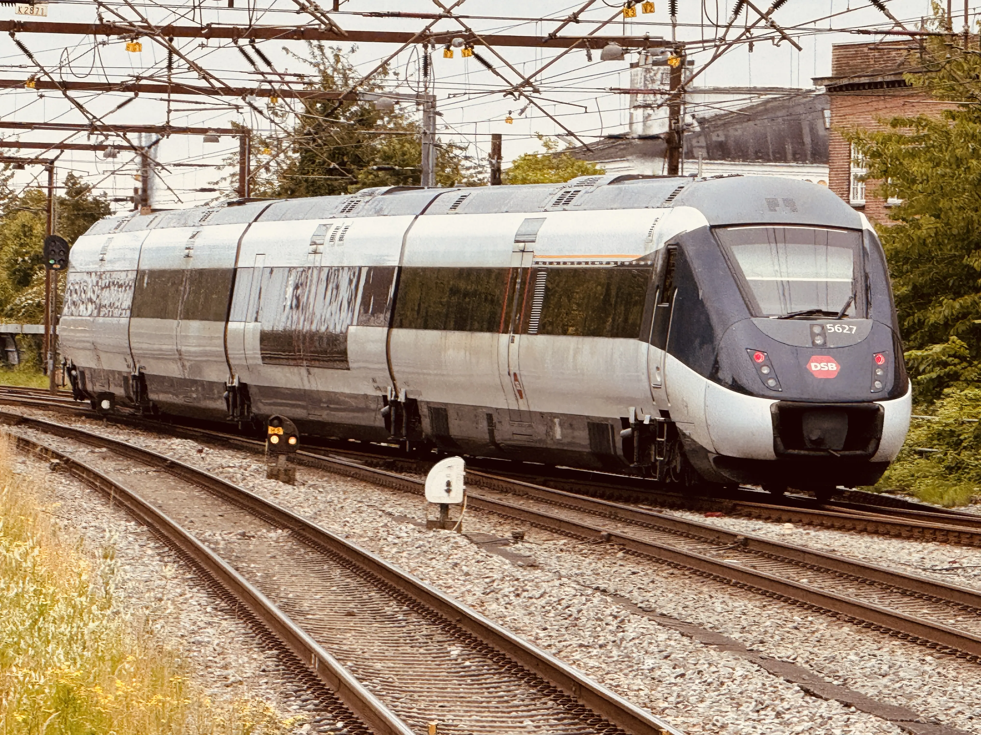 Billede af DSB MG 5627 fotograferet ud for Odense Banegård Center.