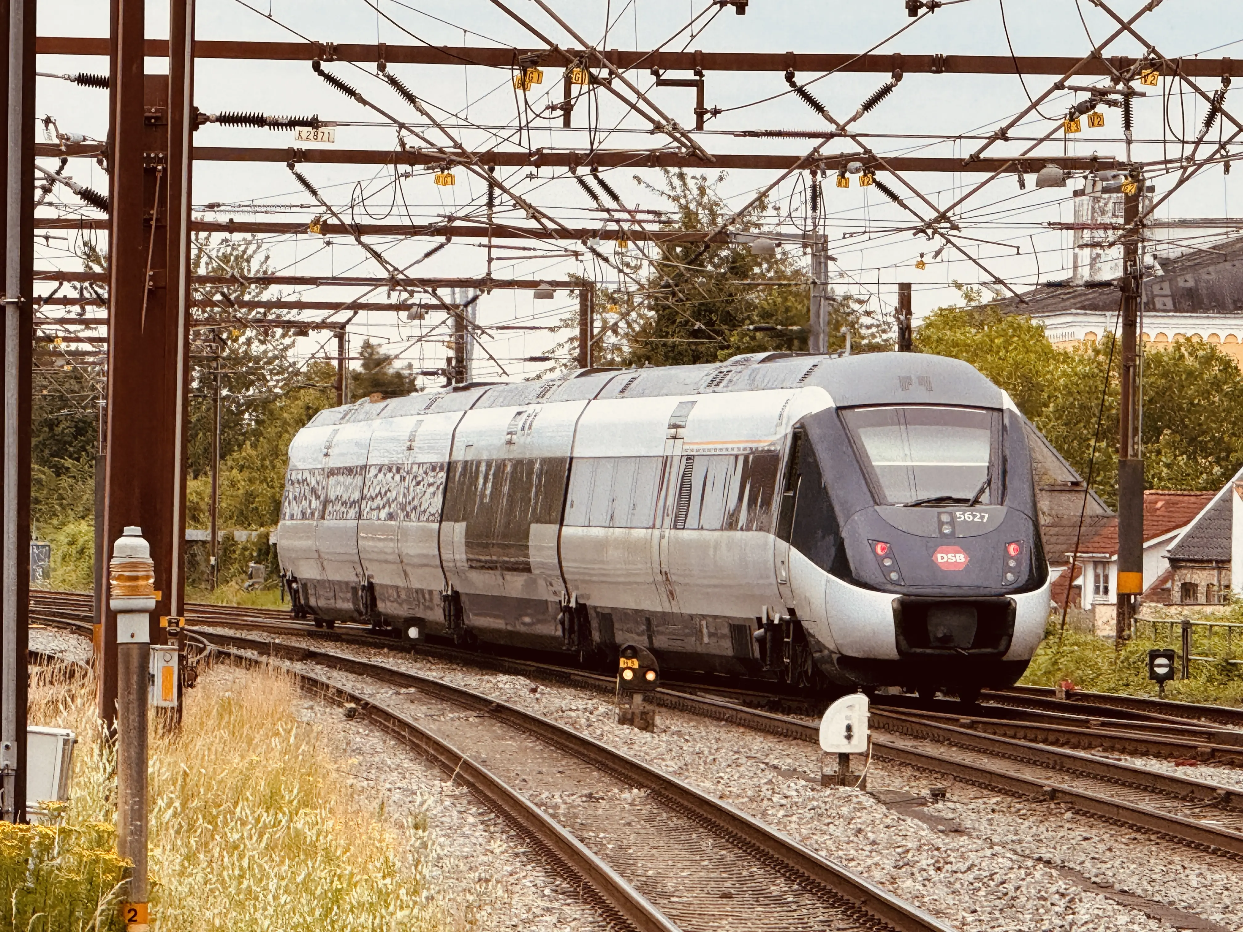 Billede af DSB MG 5627 fotograferet ud for Odense Banegård Center.