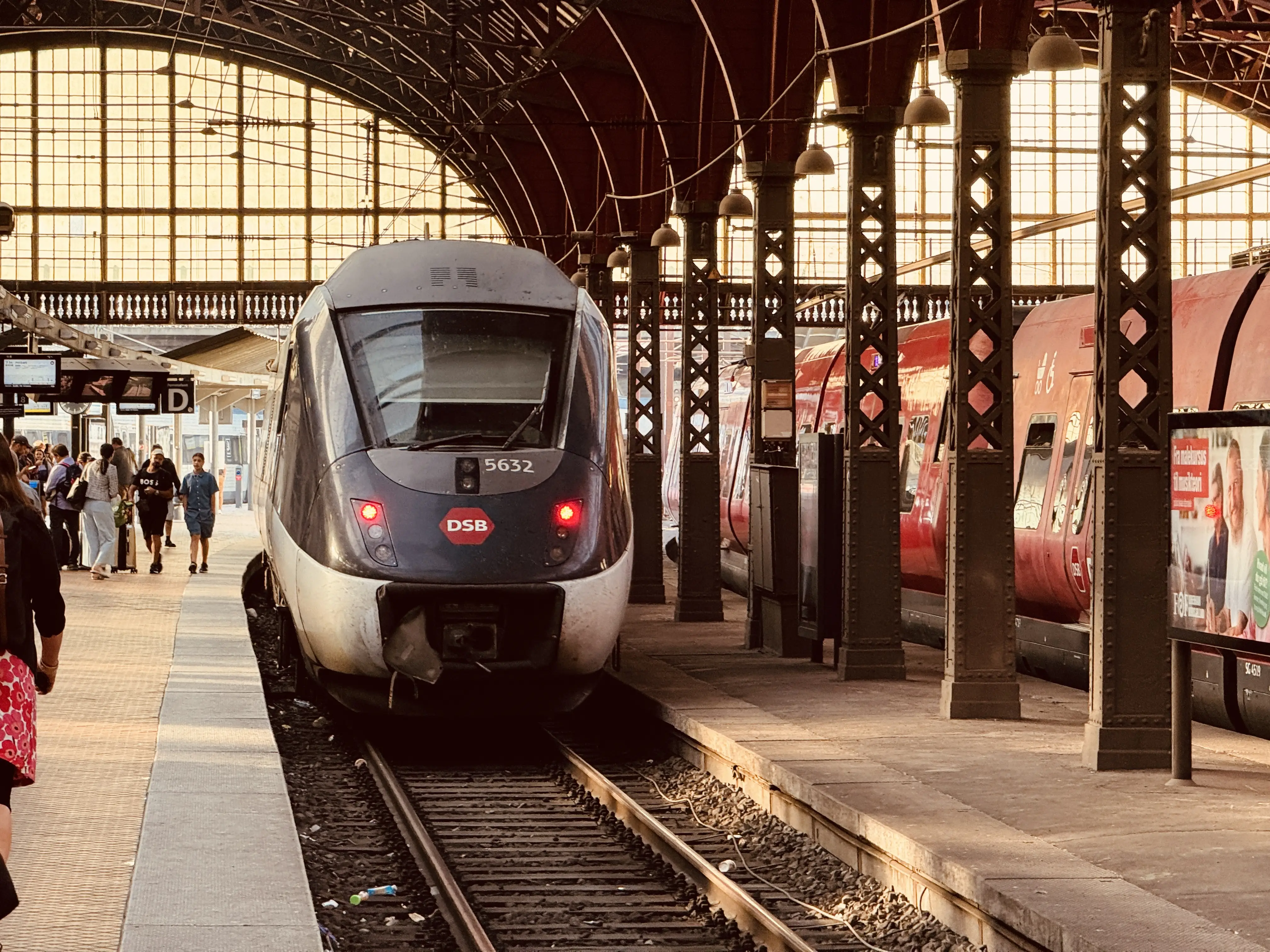 Billede af DSB MG 5632 fotograferet ud for København Hovedbanegård. Billede af DSB MG 5632 fotograferet ud for København Hovedbanegård.