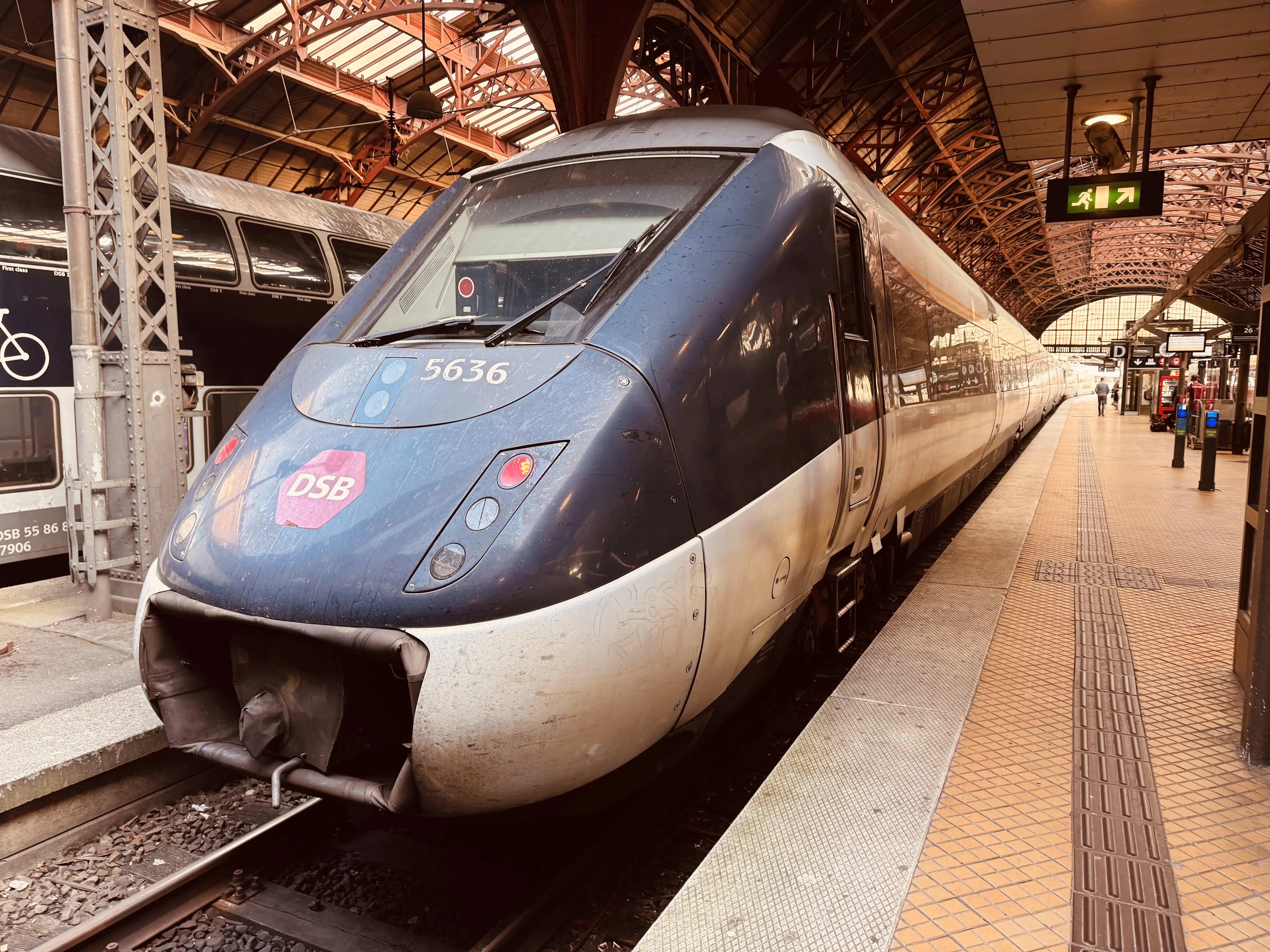 Billede af DSB MG 5636 fotograferet ud for København Hovedbanegård. Billede af DSB MG 5636 fotograferet ud for København Hovedbanegård.