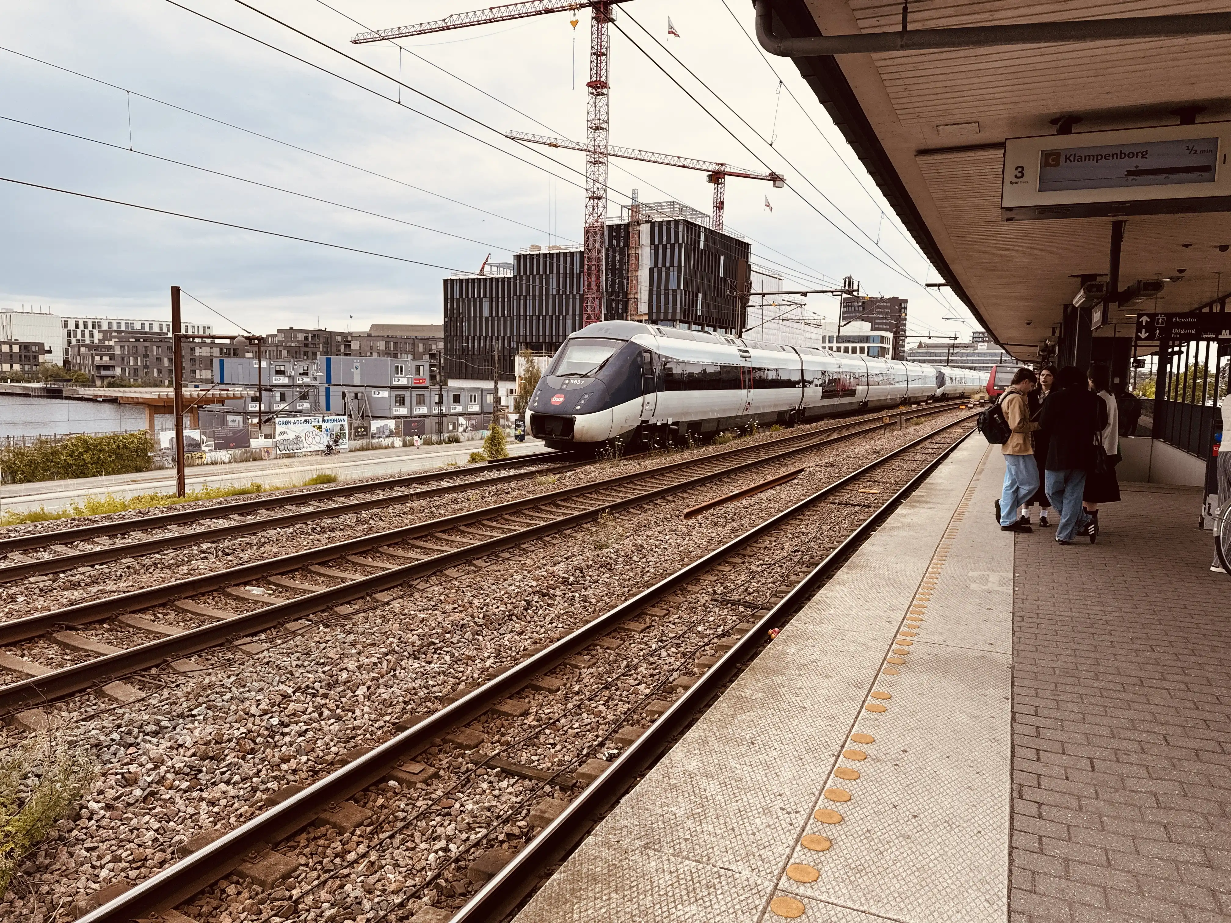 Billede af DSB MG 5637 fotograferet ud for Nordhavn S-togstrinbræt. Billede af DSB MG 5637 fotograferet ud for Nordhavn S-togstrinbræt.
