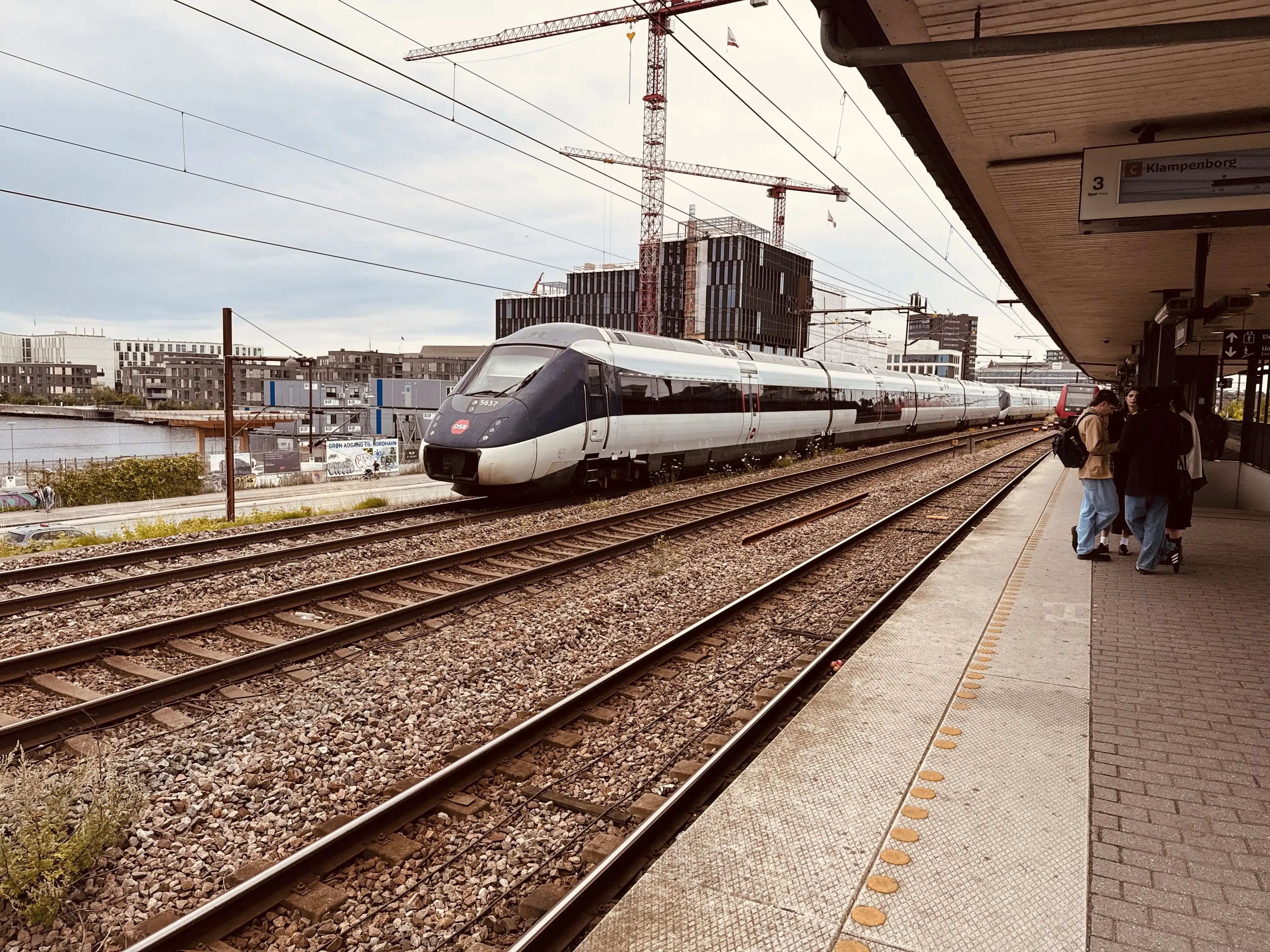 Billede af DSB MG 5637 fotograferet ud for Nordhavn S-togstrinbræt. Billede af DSB MG 5637 fotograferet ud for Nordhavn S-togstrinbræt.