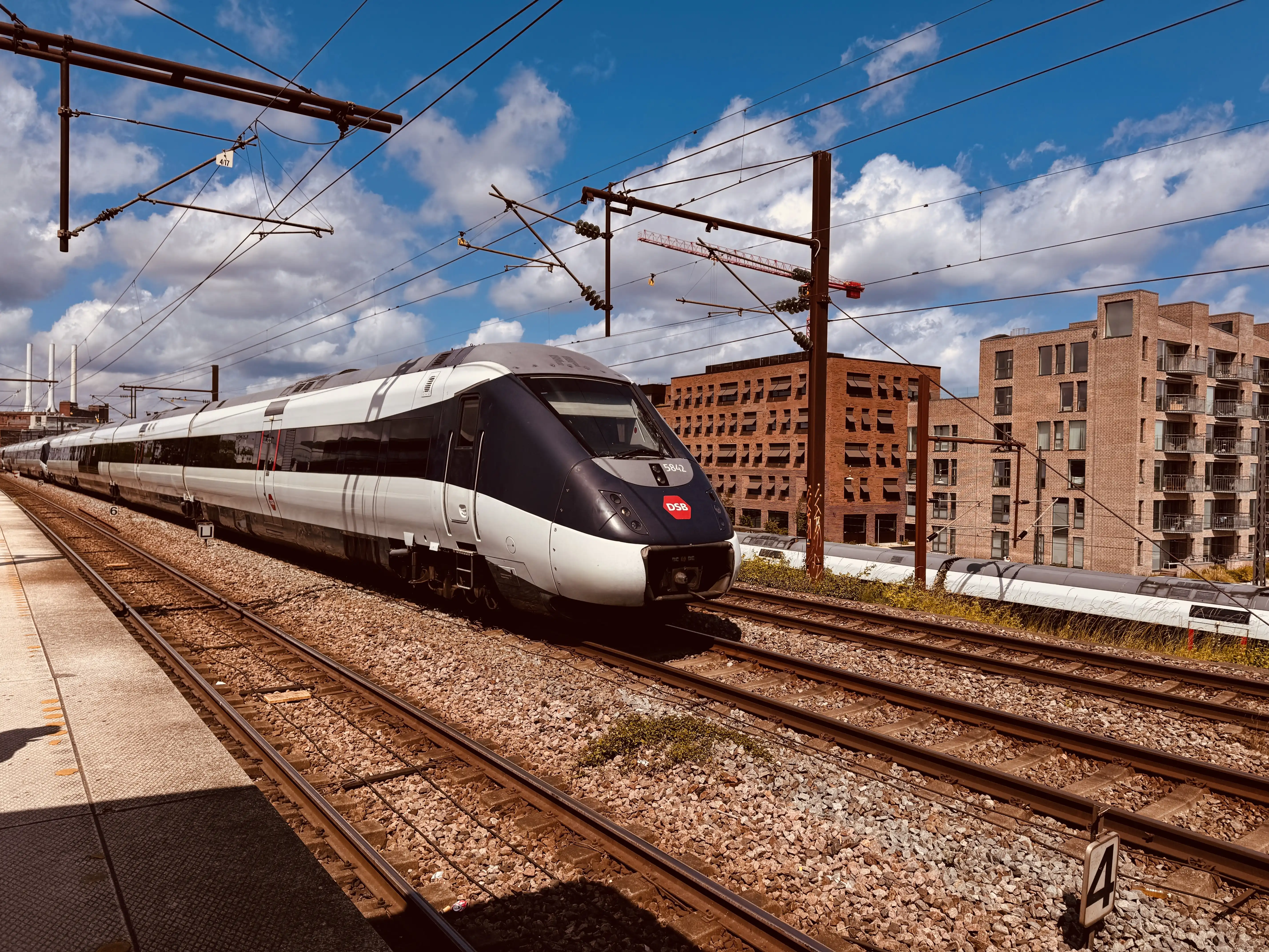 Billede af DSB MG 5642 fotograferet ud for Nordhavn S-togstrinbræt. Billede af DSB MG 5642 fotograferet ud for Nordhavn S-togstrinbræt.