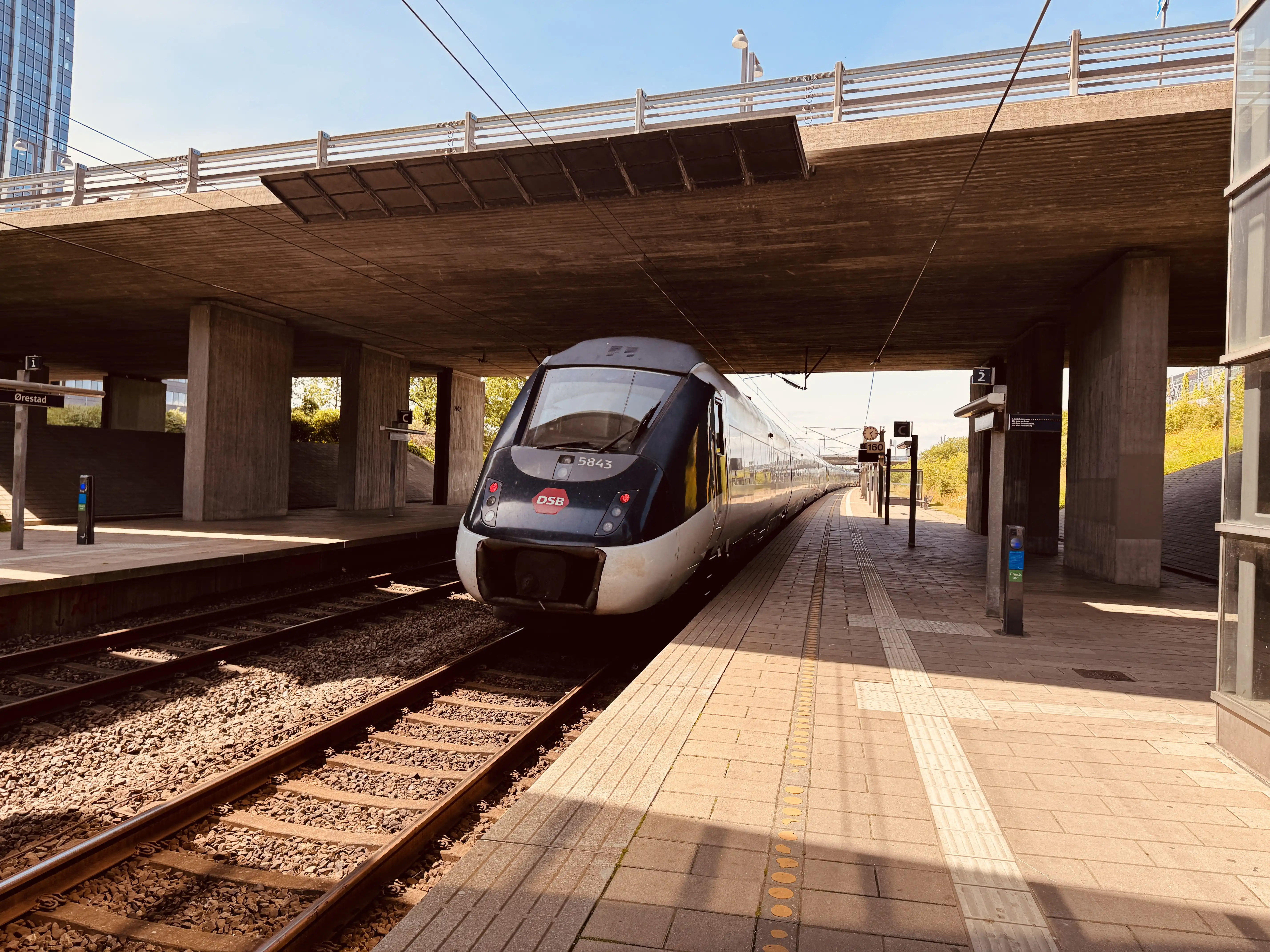 Billede af DSB MG 5643 fotograferet ud for Ørestad Trinbræt.