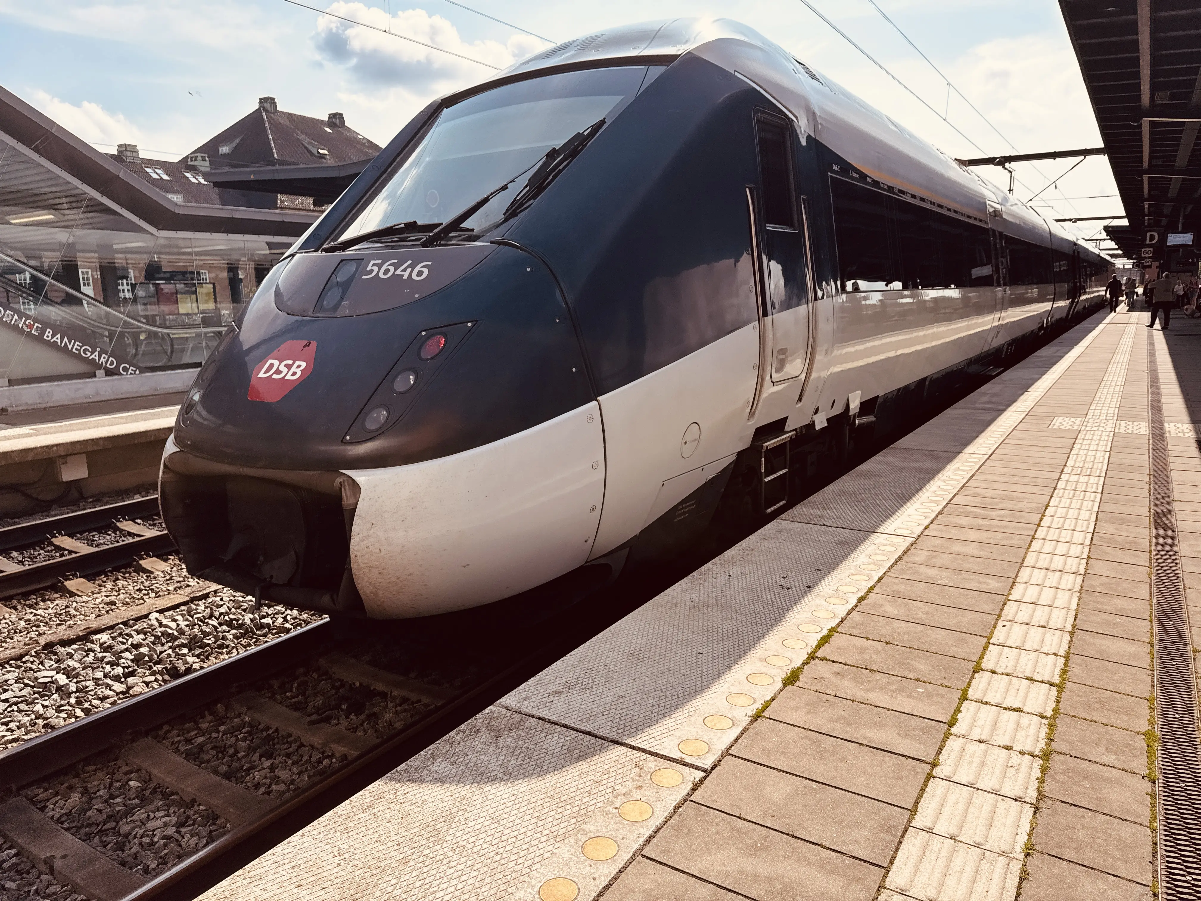 Billede af DSB MG 5646 fotograferet ud for Odense Banegård Center.