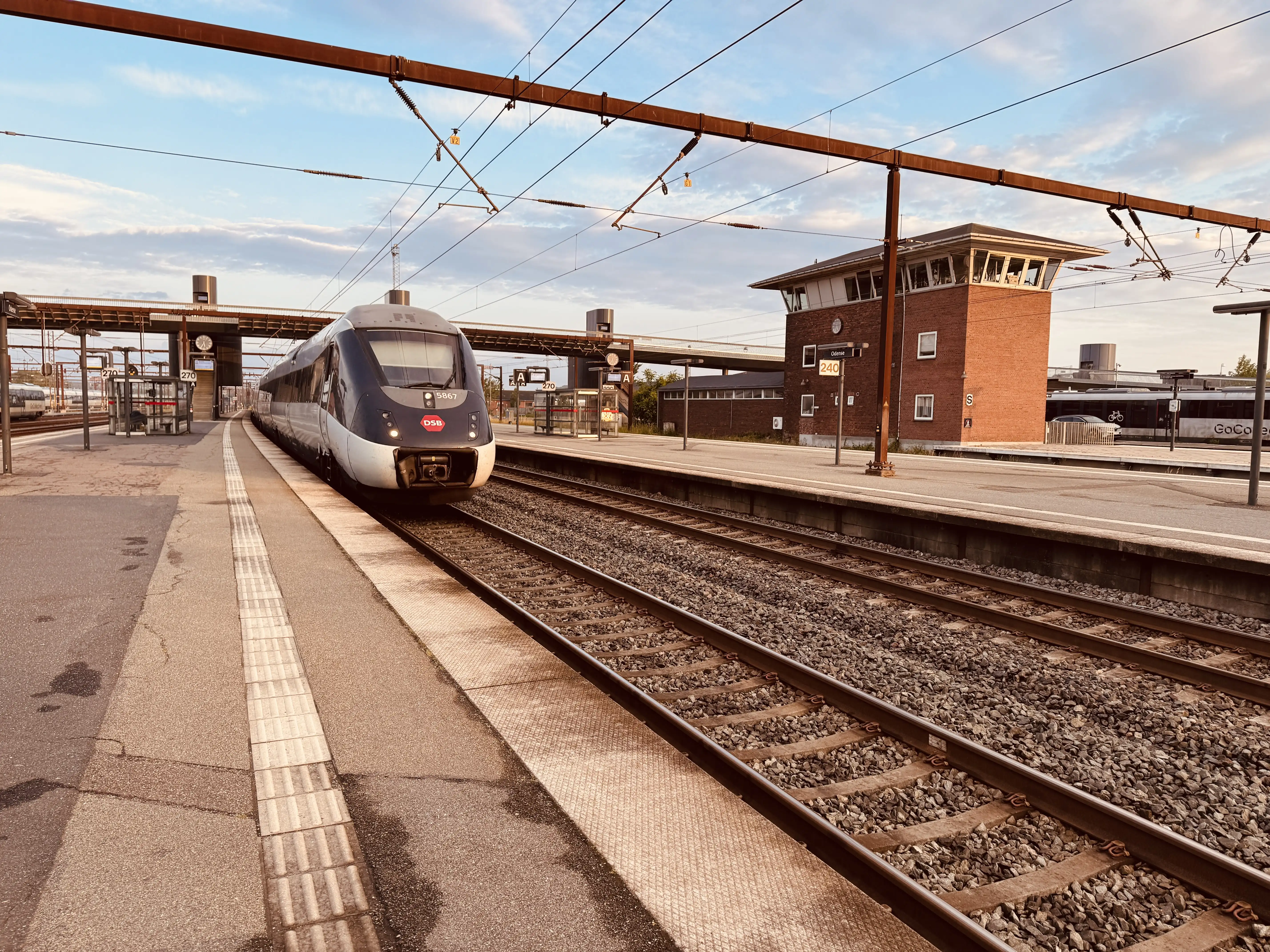 Billede af DSB MG 5667 fotograferet ud for Odense Banegård Center.