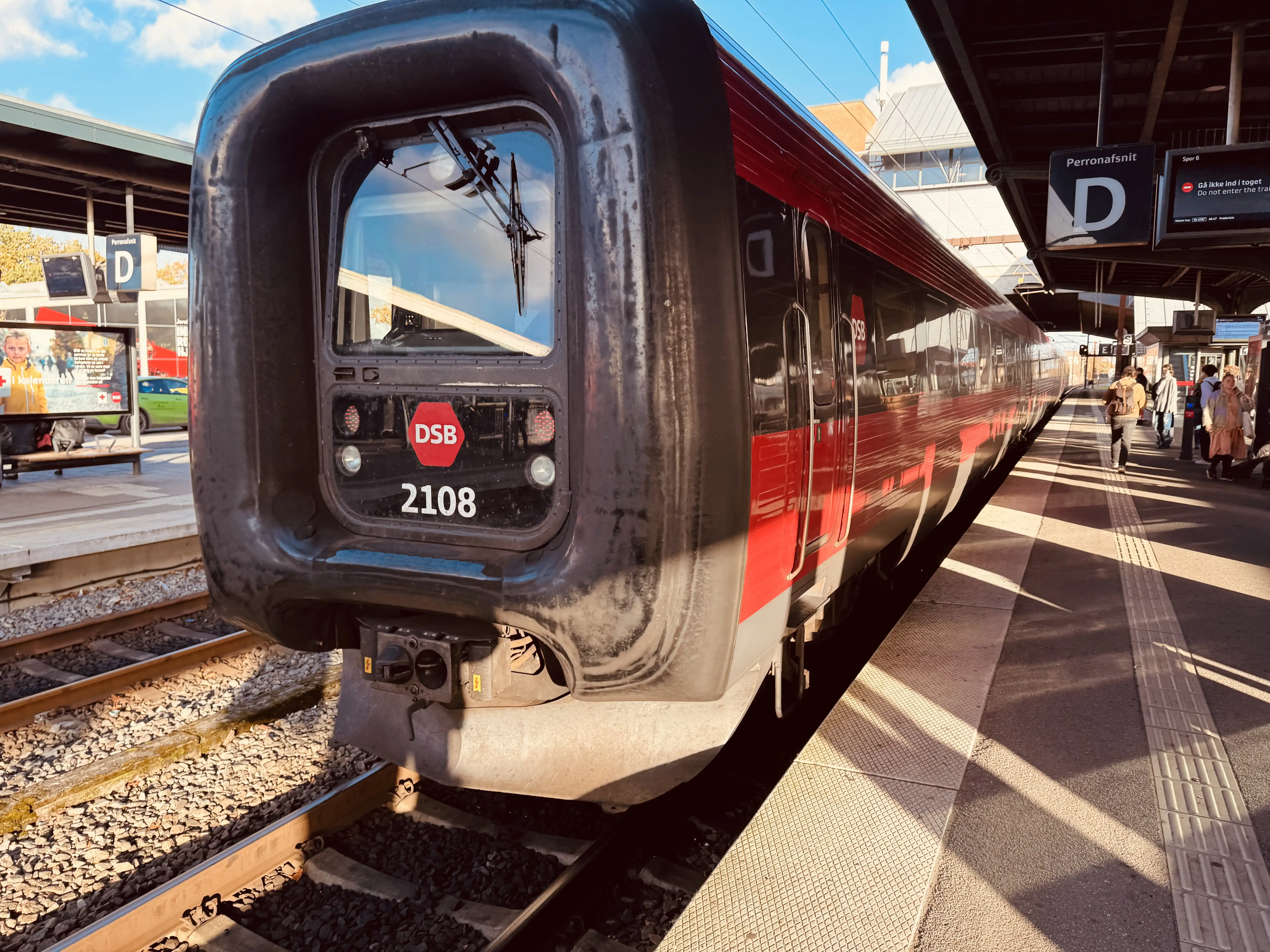 Billede af DSB ER 2008 fotograferet ud for Odense Banegård Center.