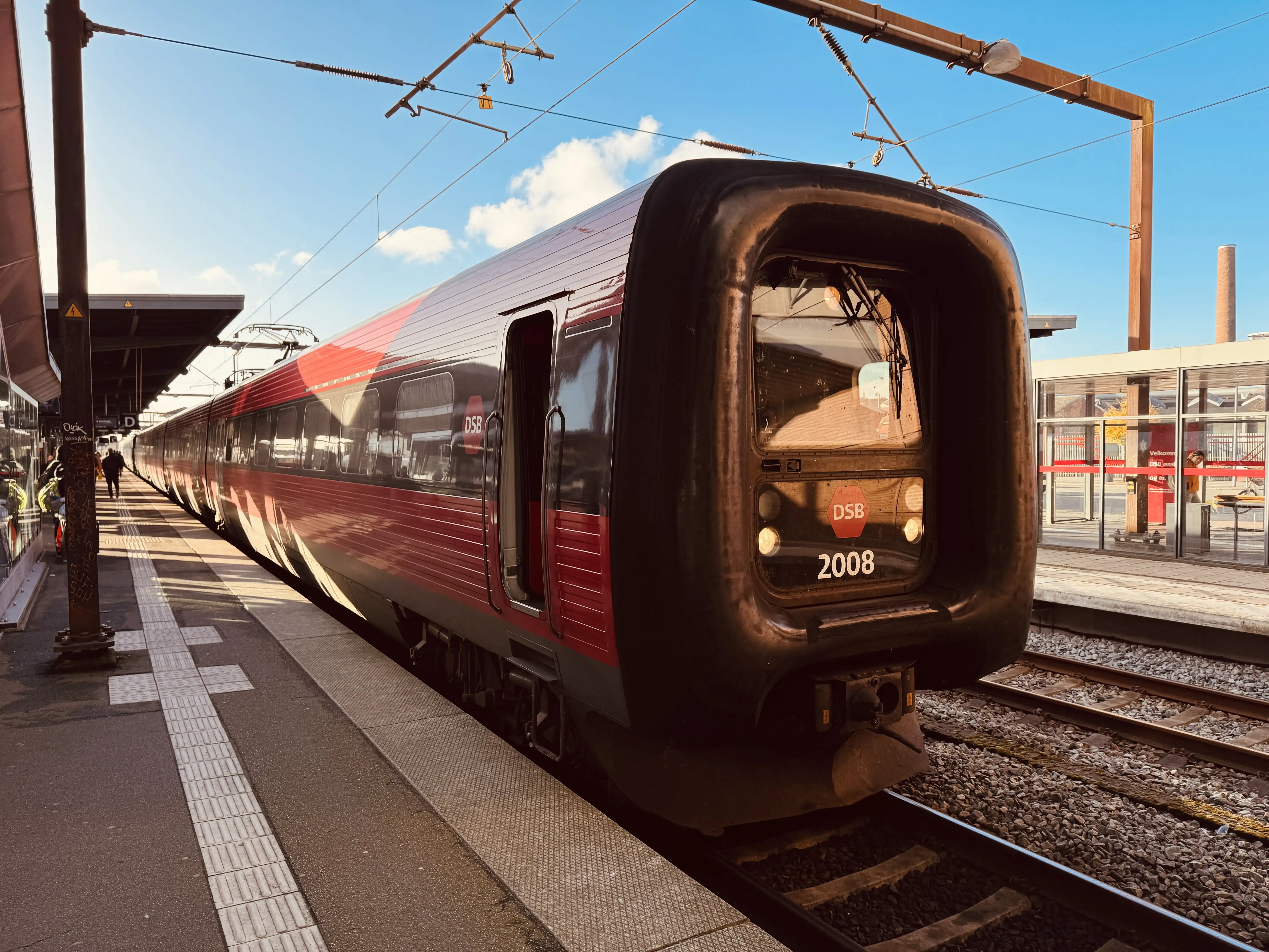 Billede af DSB ER 2008 fotograferet ud for Odense Banegård Center.