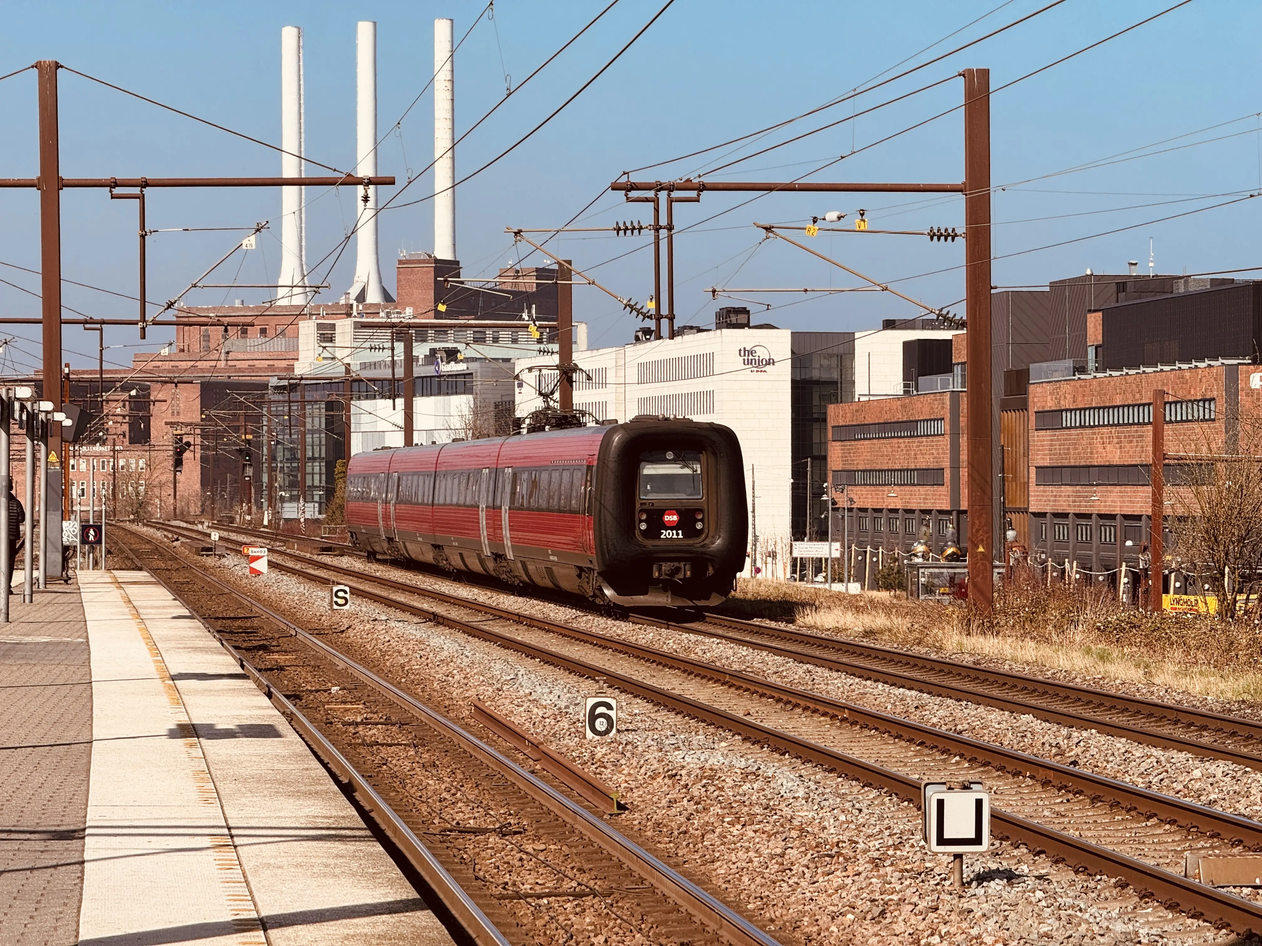 Billede af DSB ER 2011 fotograferet ud for Nordhavn S-togstrinbræt.