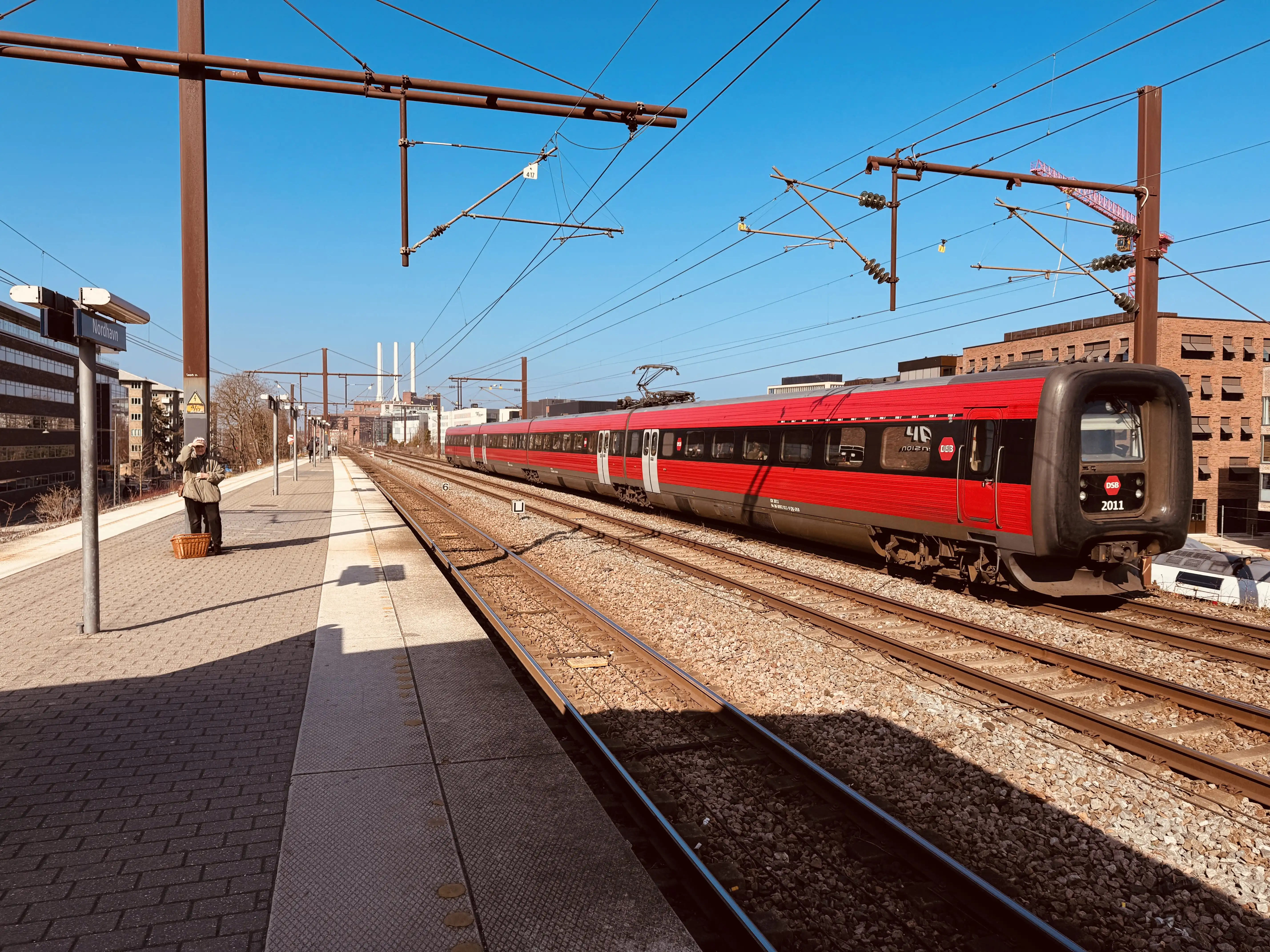 Billede af DSB ER 2011 fotograferet ud for Nordhavn S-togstrinbræt.