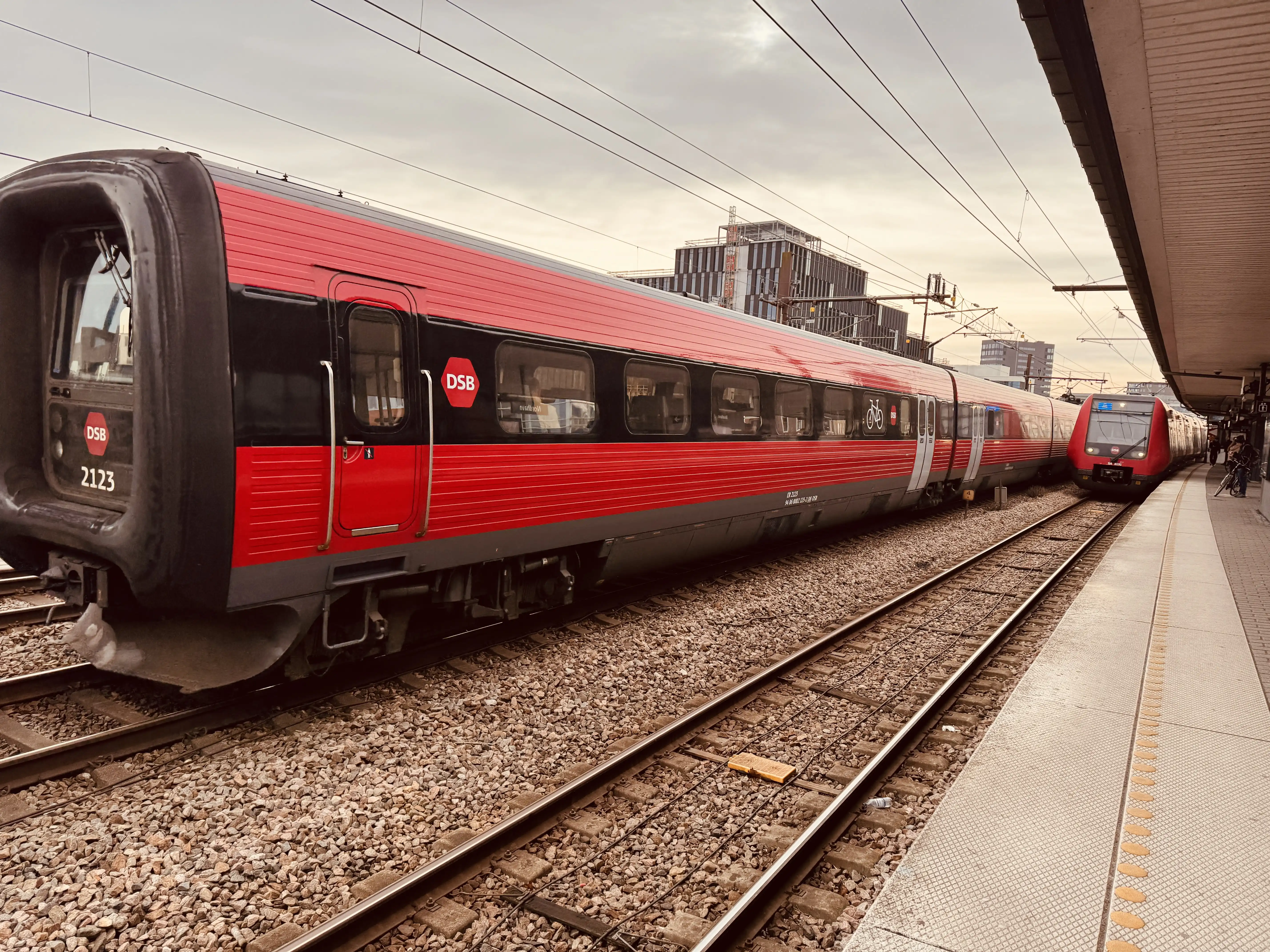 Billede af DSB ER 2023 fotograferet ud for Nordhavn S-togstrinbræt.