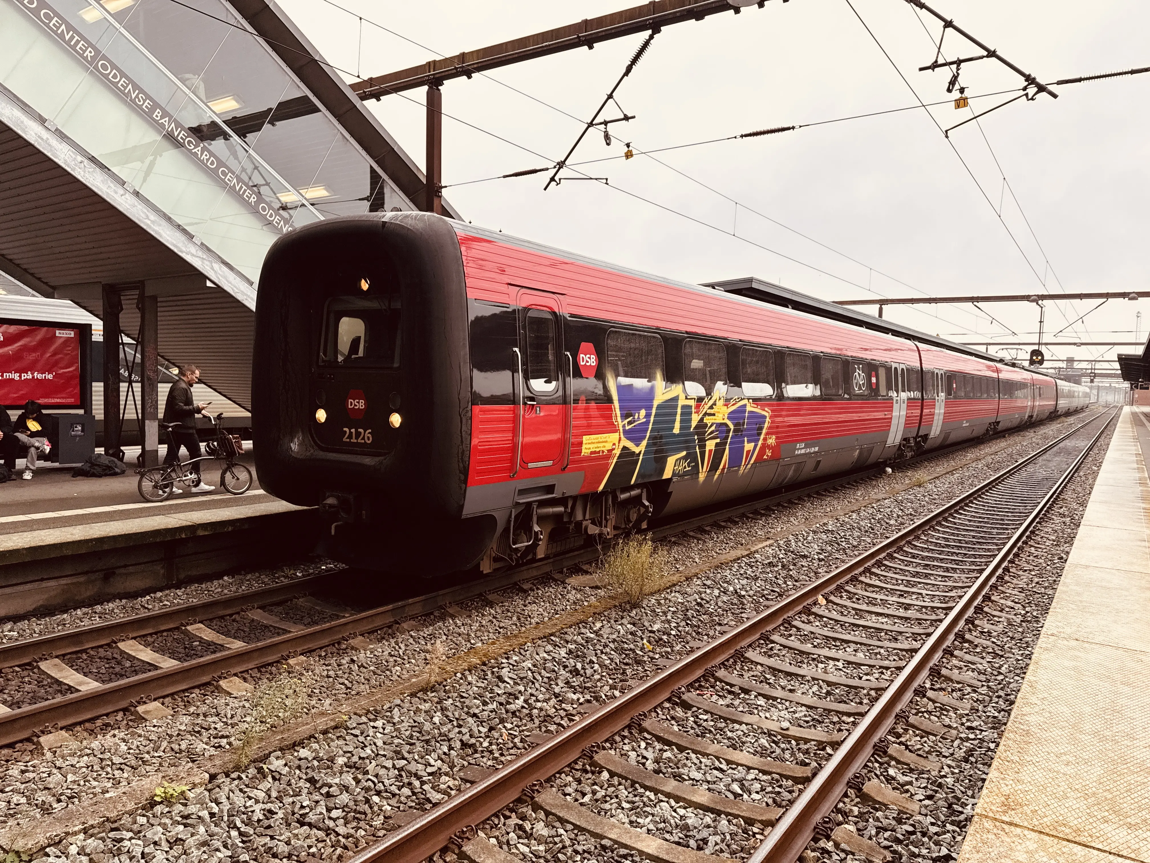 Billede af DSB ER 2026 fotograferet ud for Odense Banegård Center.
