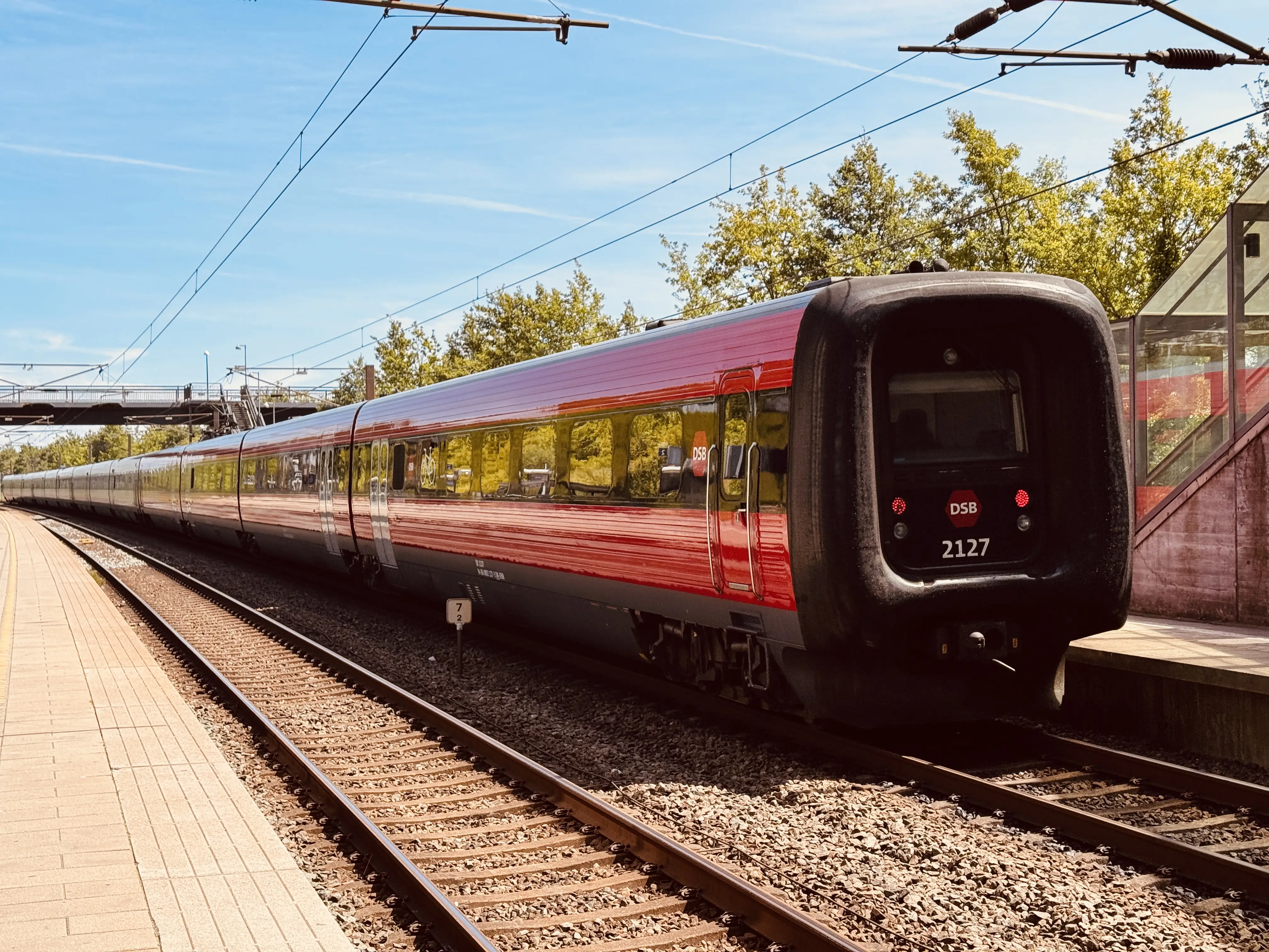 Billede af DSB ER 2027 fotograferet ud for Ørestad Trinbræt.