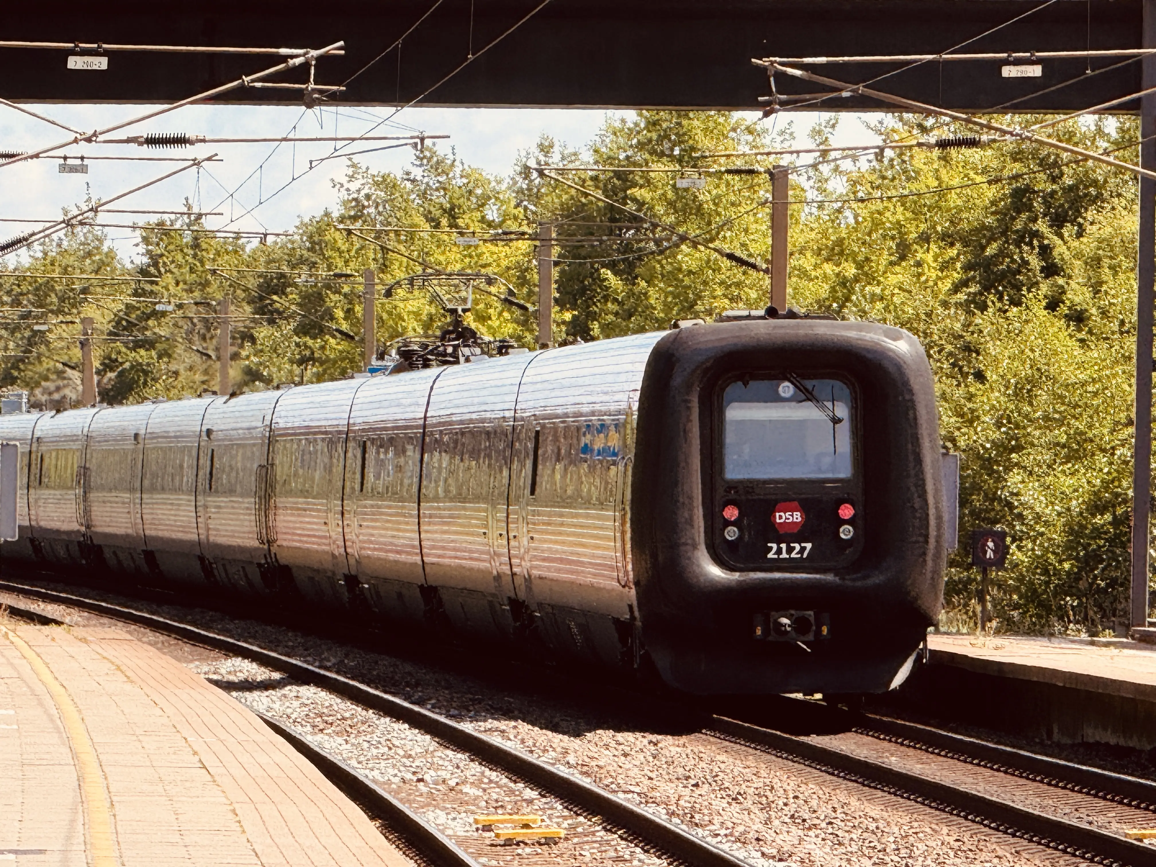 Billede af DSB ER 2027 fotograferet ud for Ørestad Trinbræt.