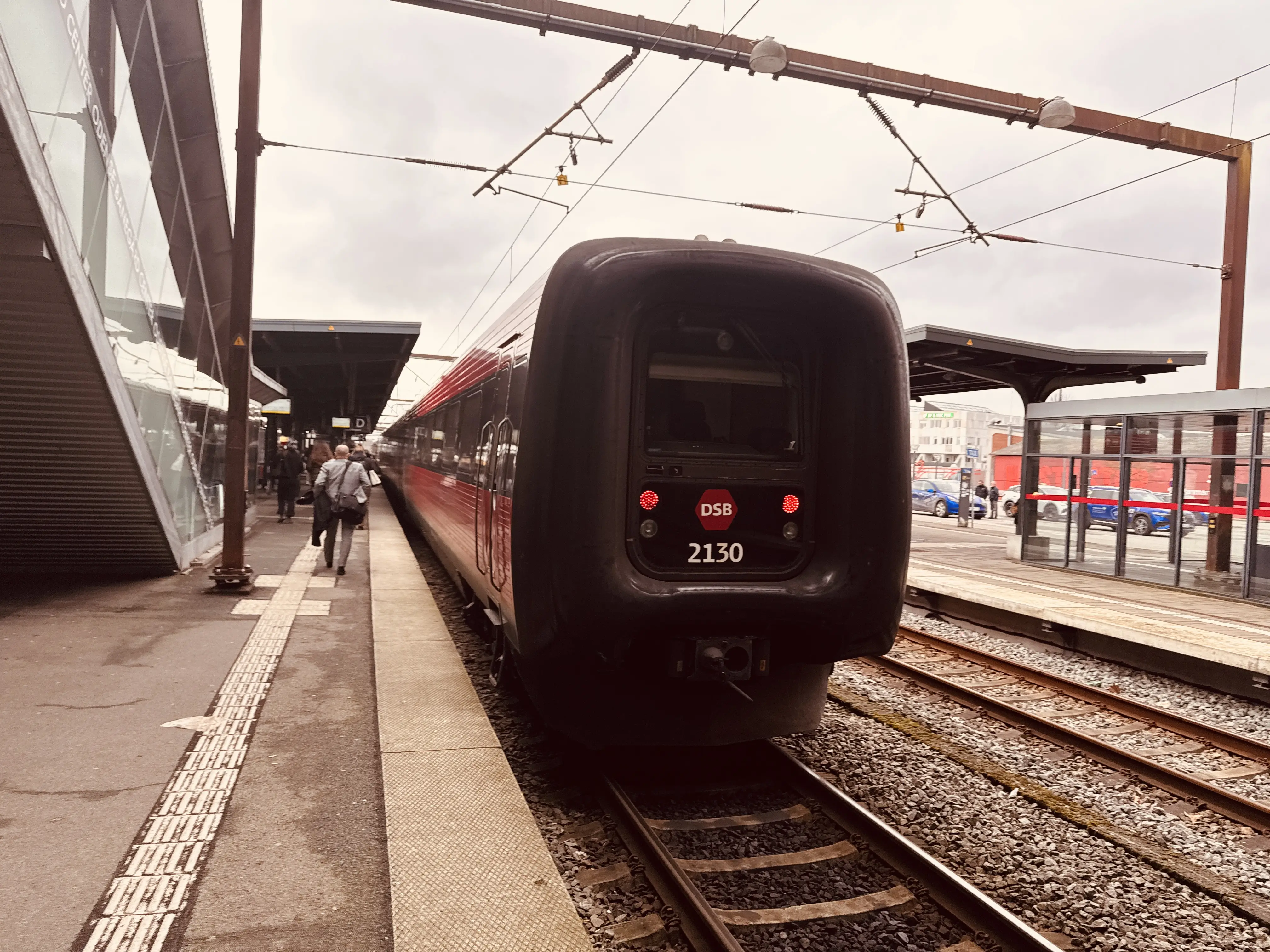 Billede af DSB ER 2030 fotograferet ud for Odense Banegård Center.