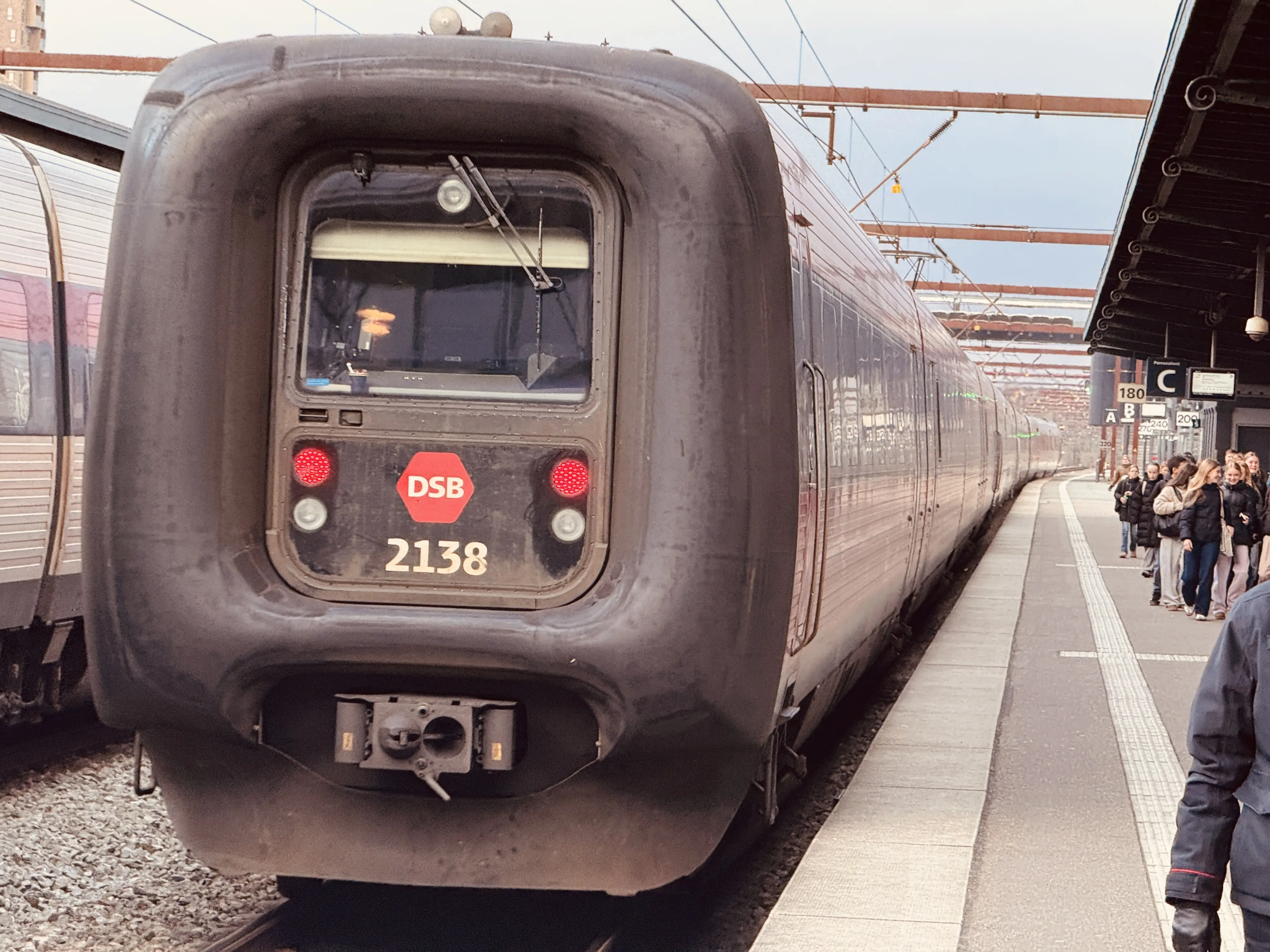 Billede af DSB ER 2038 fotograferet ud for Odense Banegård Center.