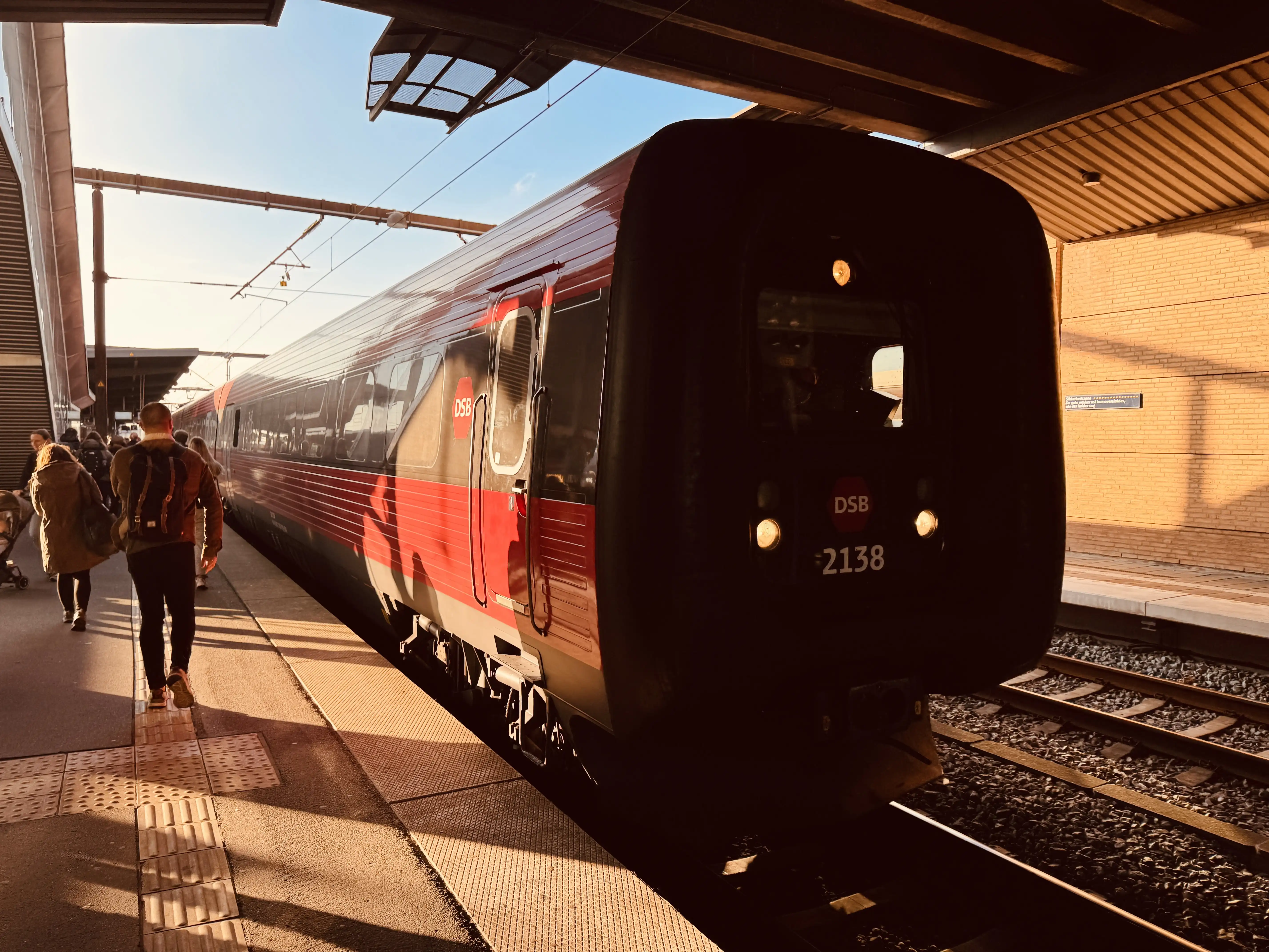 Billede af DSB ER 2038 fotograferet ud for Odense Banegård Center.