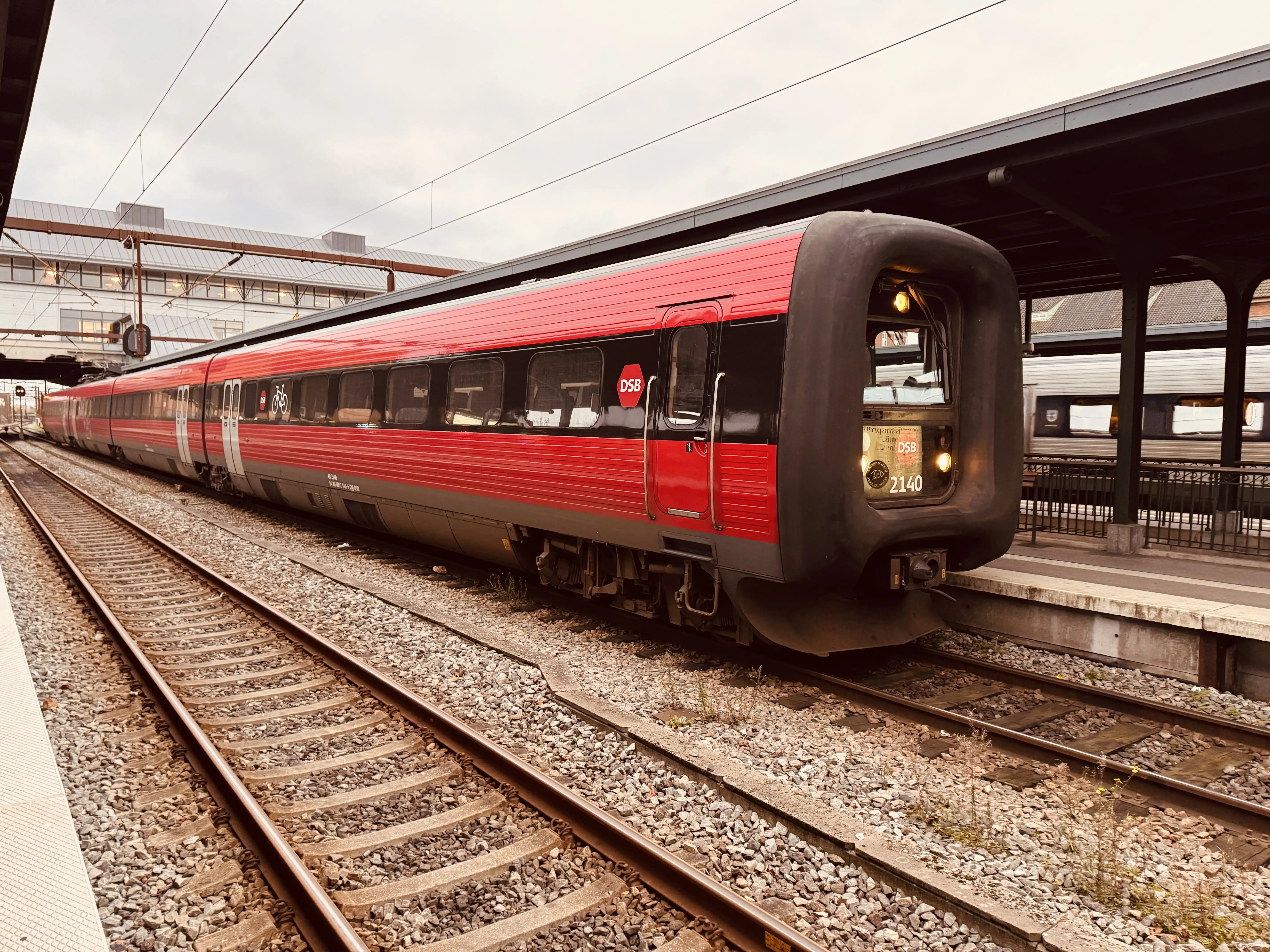 Billede af DSB ER 2040 fotograferet ud for Odense Banegård Center.