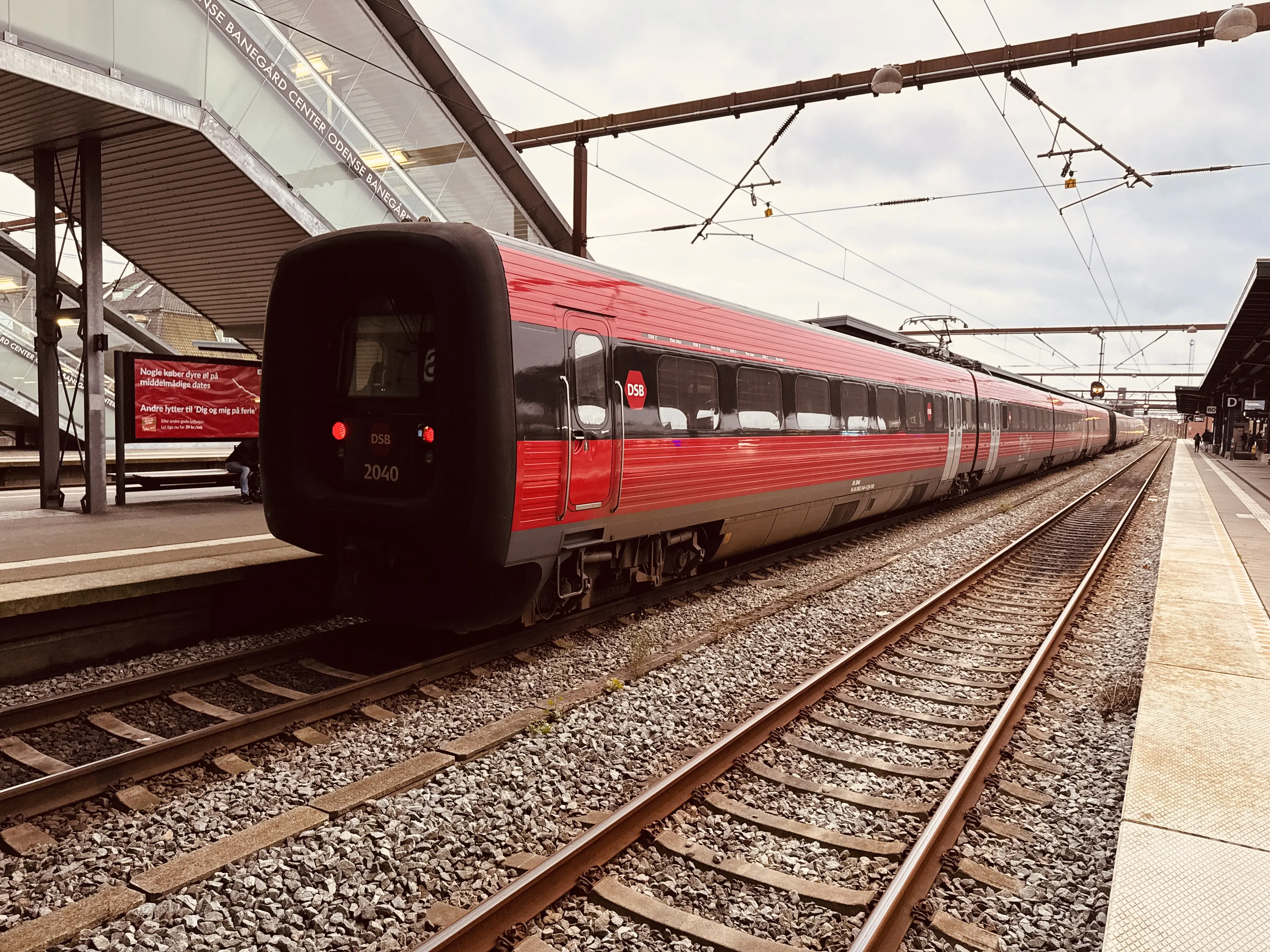 Billede af DSB ER 2040 fotograferet ud for Odense Banegård Center.