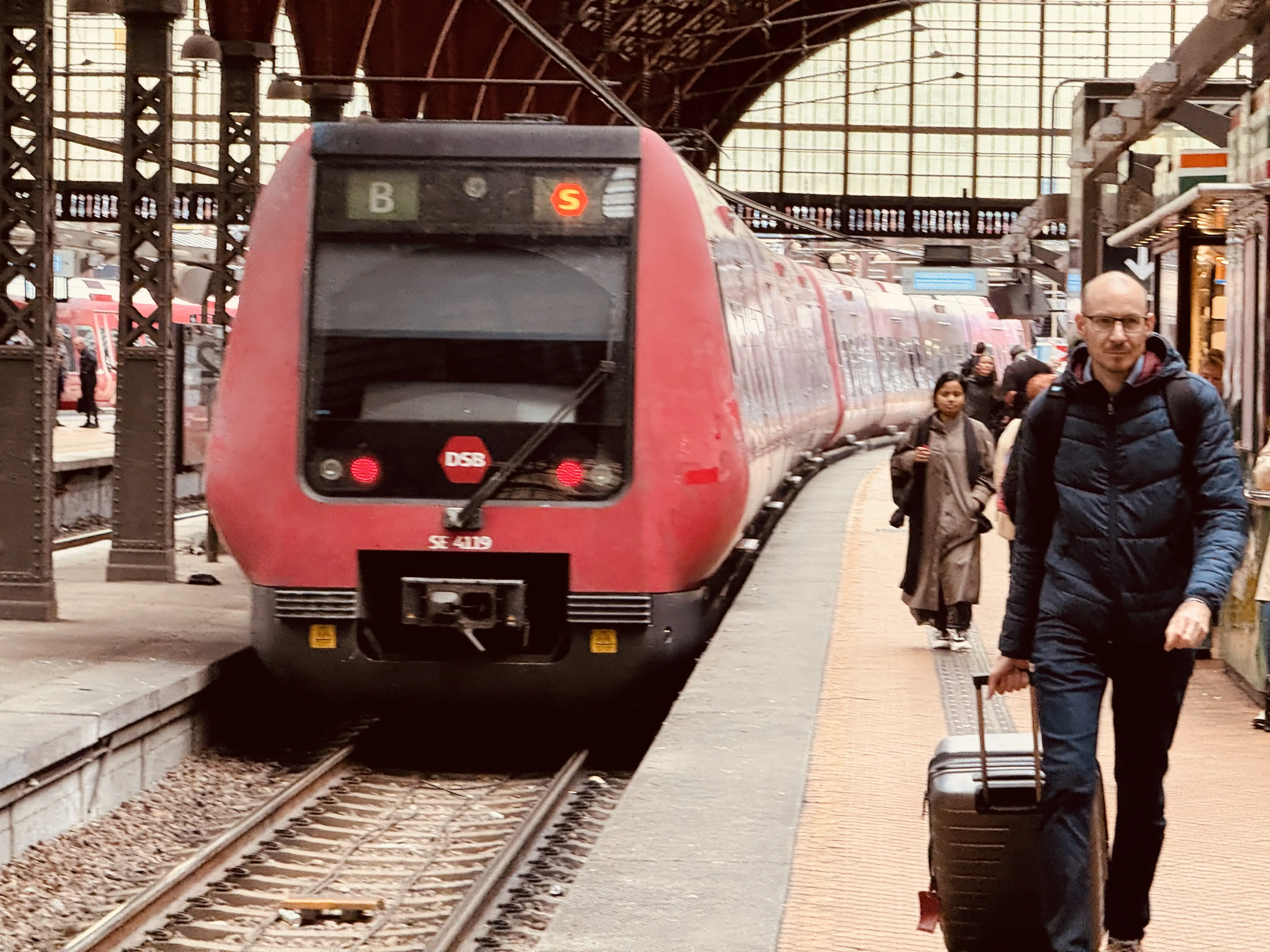 Billede af DSB SE 4119 fotograferet ud for København Hovedbanegård. Billede af DSB SE 4119 fotograferet ud for København Hovedbanegård.