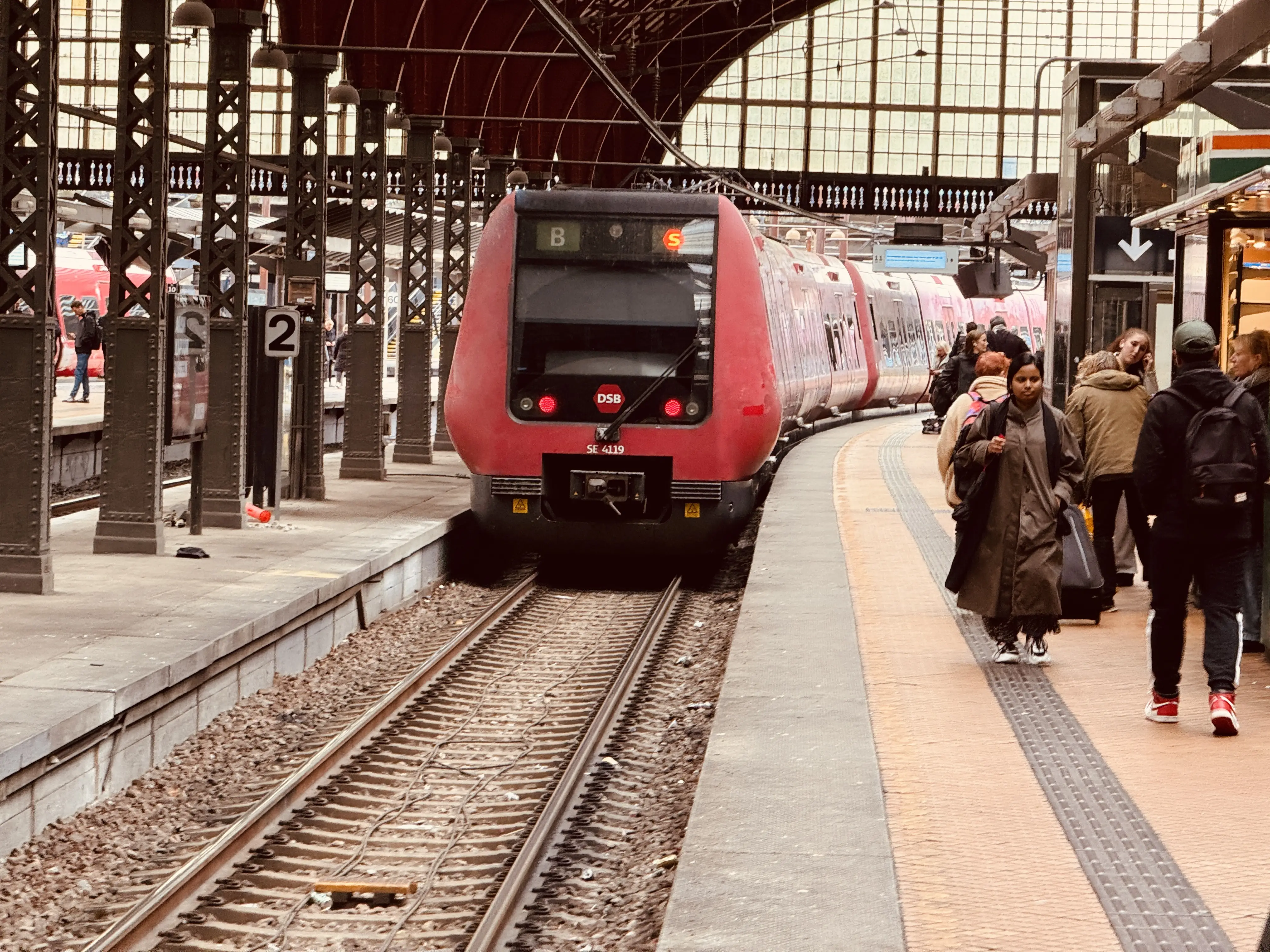 Billede af DSB SE 4119 fotograferet ud for København Hovedbanegård. Billede af DSB SE 4119 fotograferet ud for København Hovedbanegård.