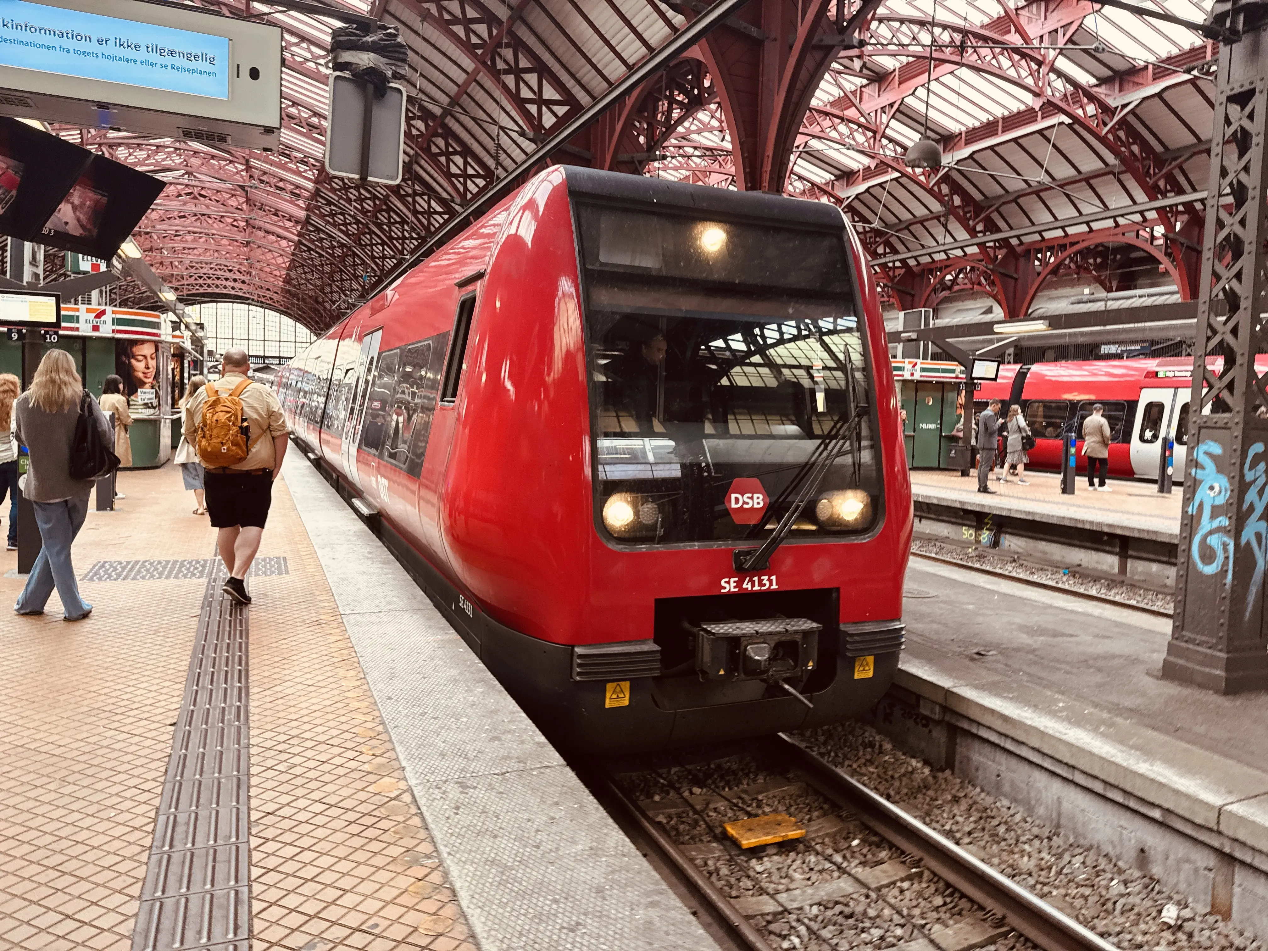 Billede af DSB SE 4131 fotograferet ud for København Hovedbanegård. Billede af DSB SE 4131 fotograferet ud for København Hovedbanegård.