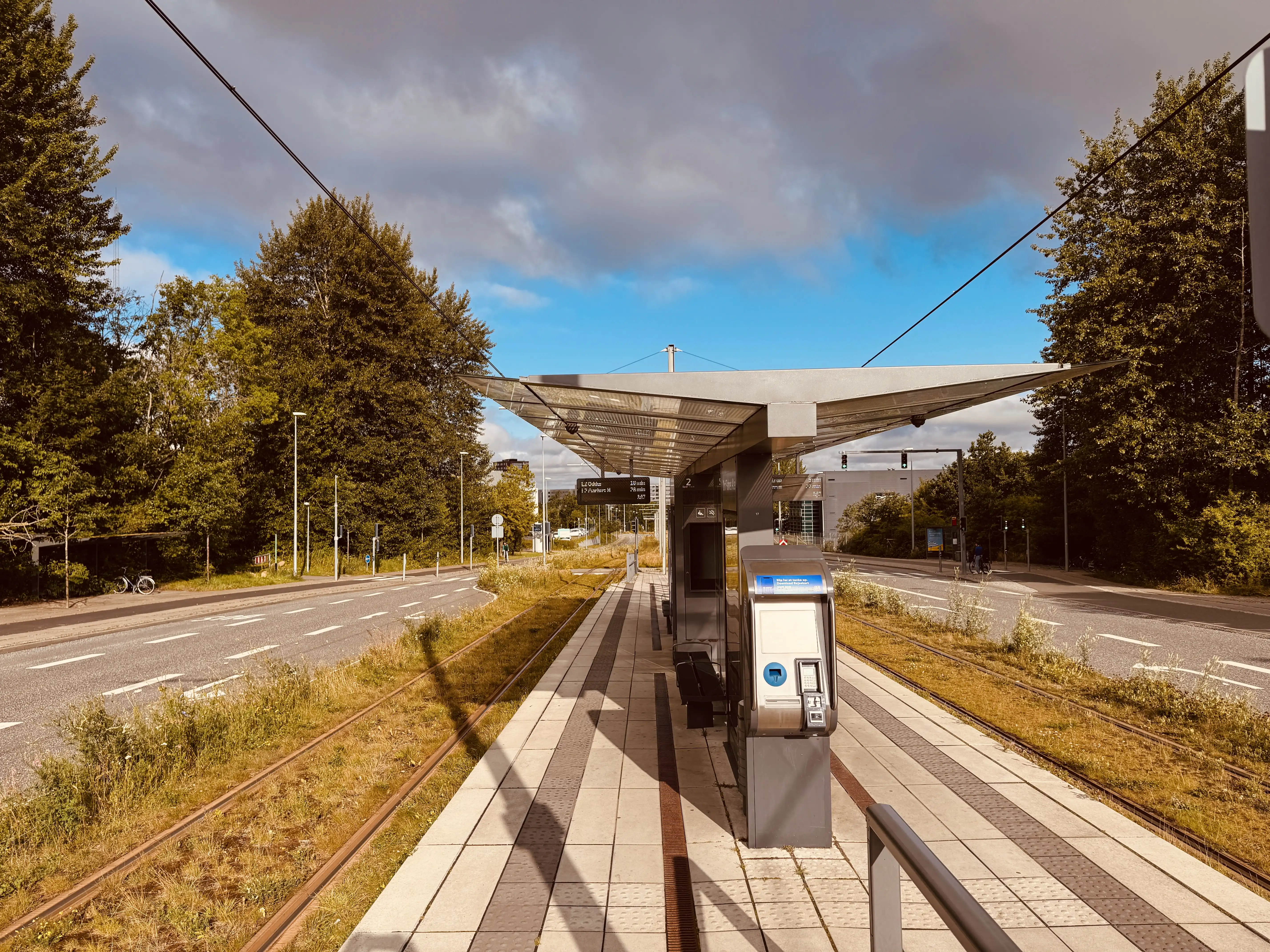 Billede af Olof Palmes Allé Letbanestation. Billede af Olof Palmes Allé Letbanestation.