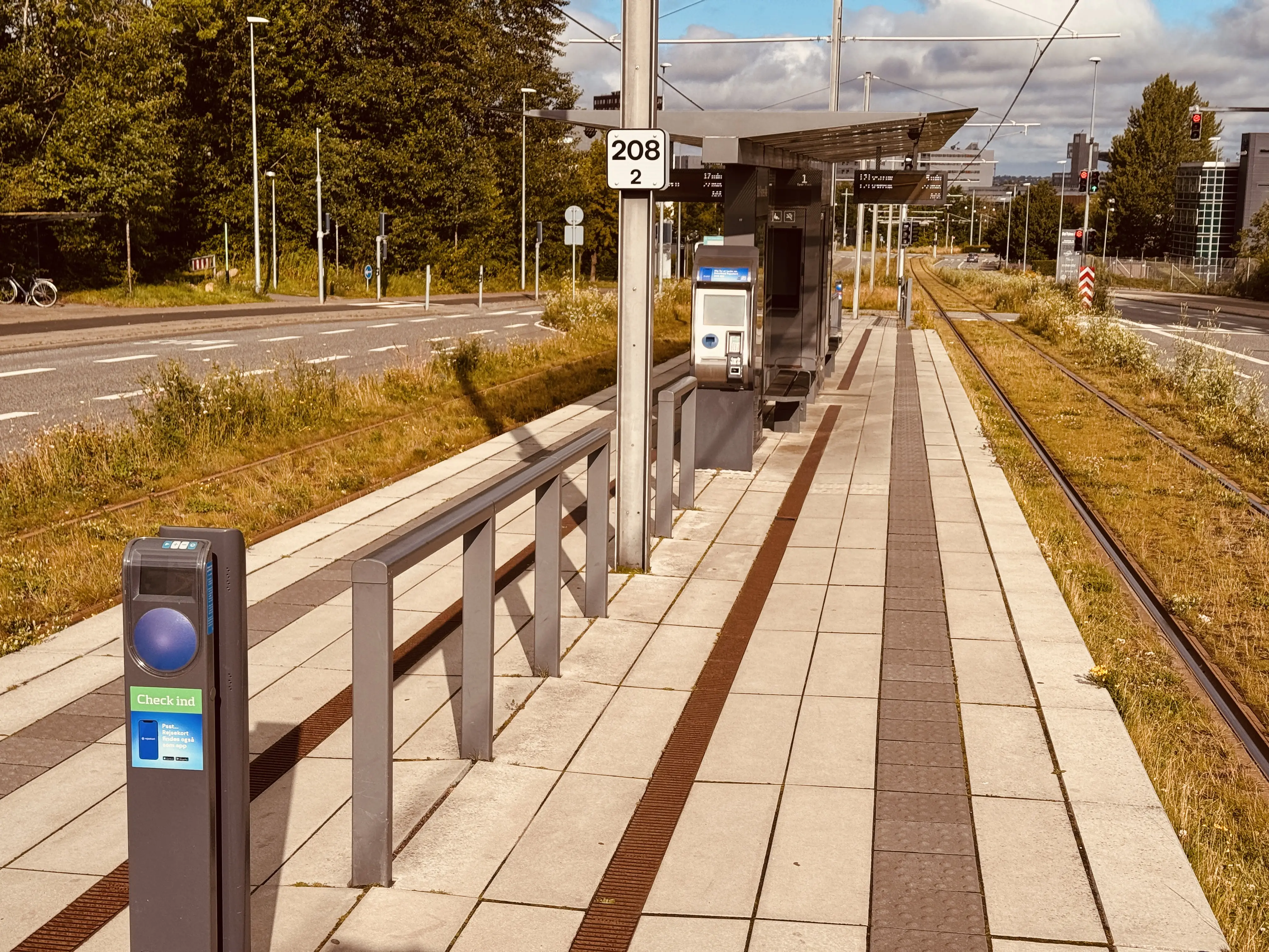 Billede af Olof Palmes Allé Letbanestation. Billede af Olof Palmes Allé Letbanestation.