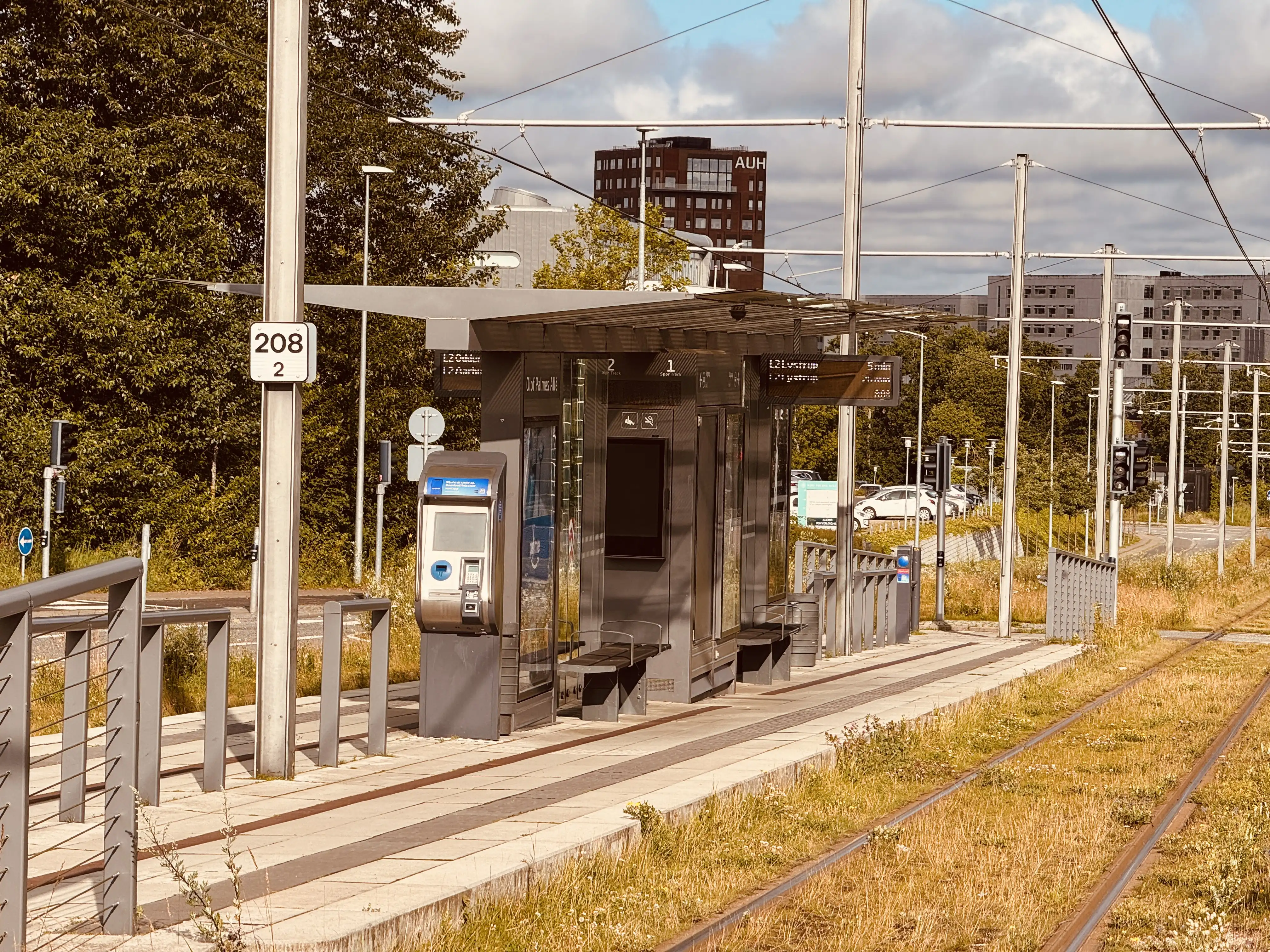 Billede af Olof Palmes Allé Letbanestation. Billede af Olof Palmes Allé Letbanestation.