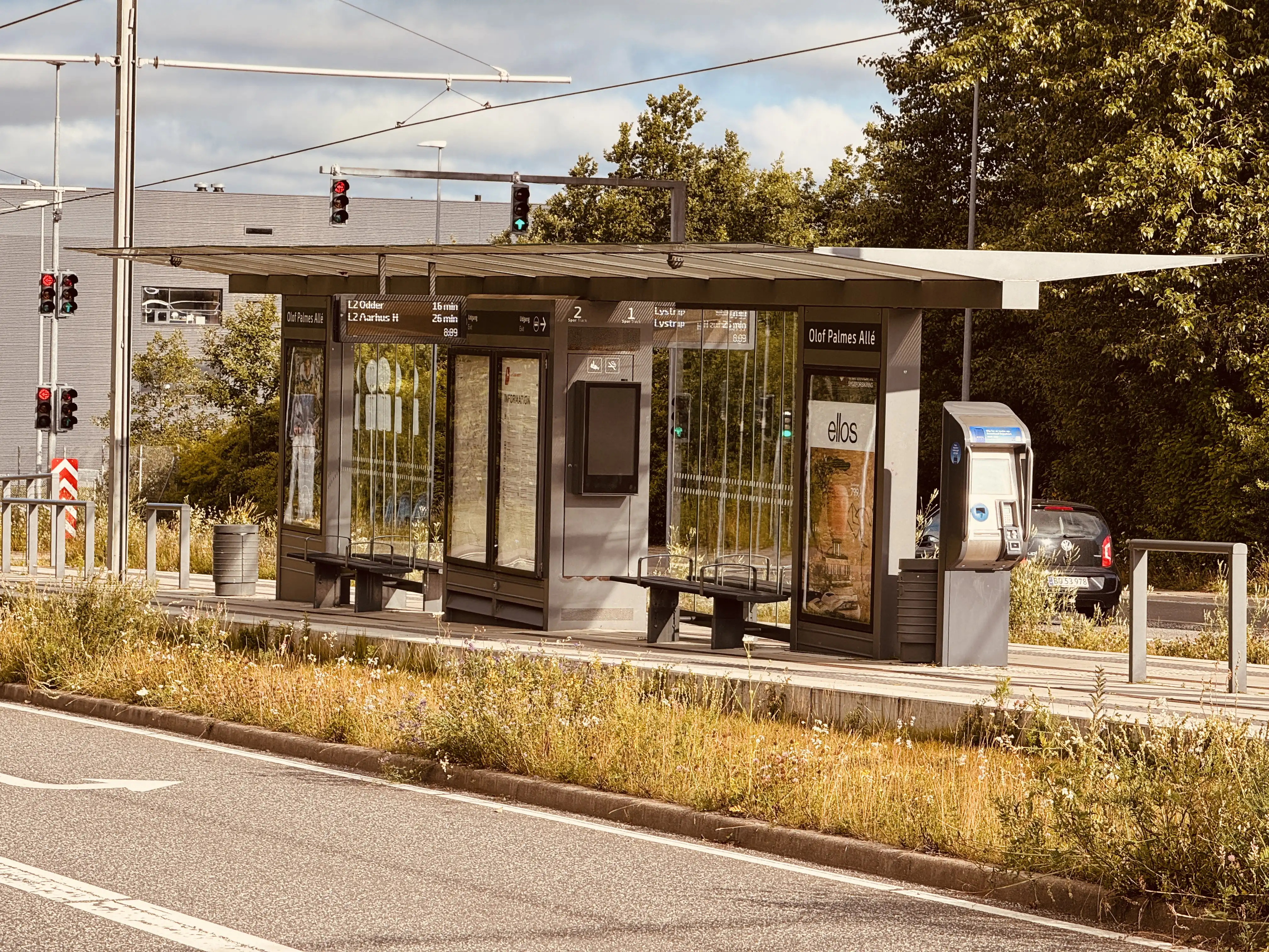 Billede af Olof Palmes Allé Letbanestation. Billede af Olof Palmes Allé Letbanestation.